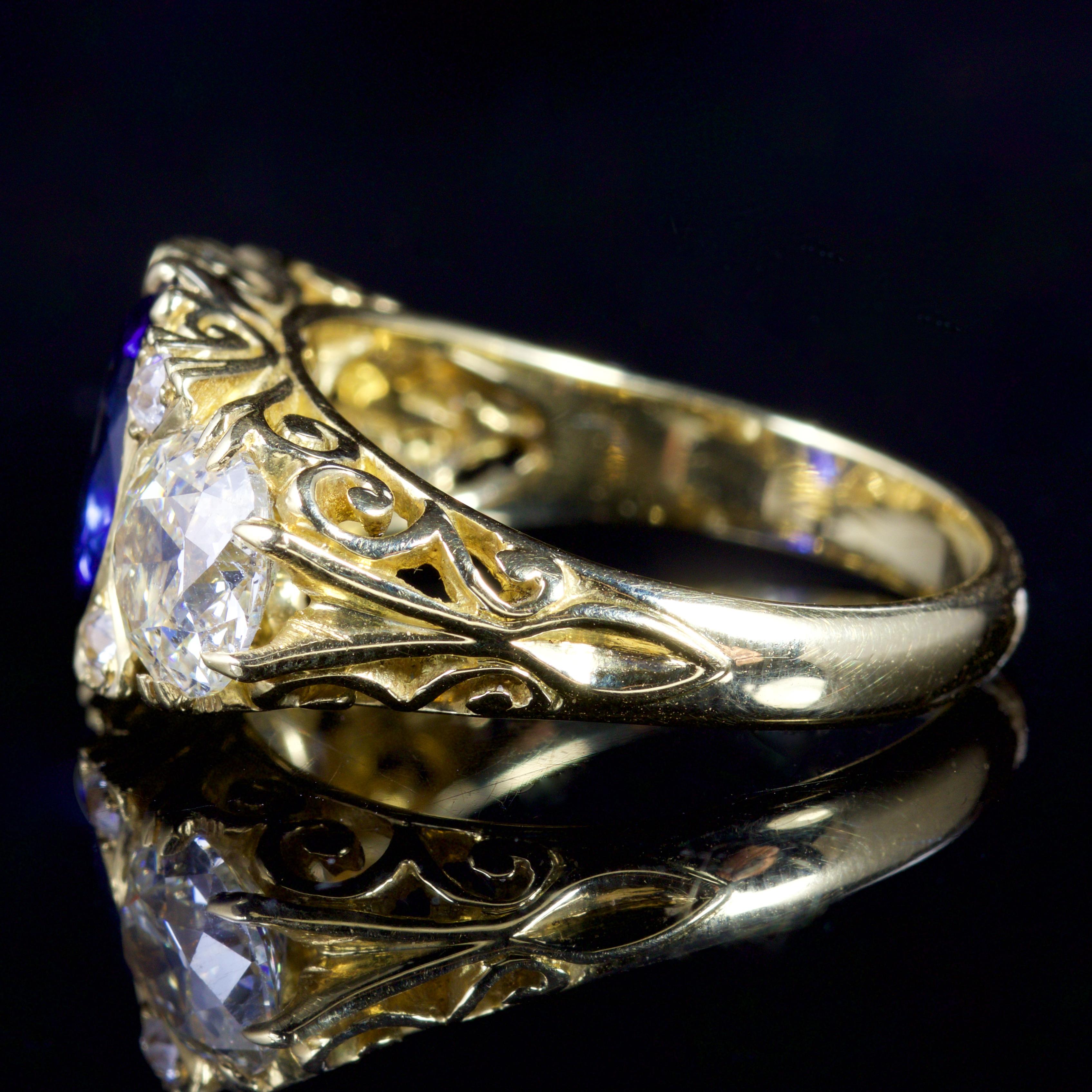 Antique Victorian Sapphire Diamond Ring 3.92 Carat Sapphire 18 Carat, circa 1880 For Sale 2