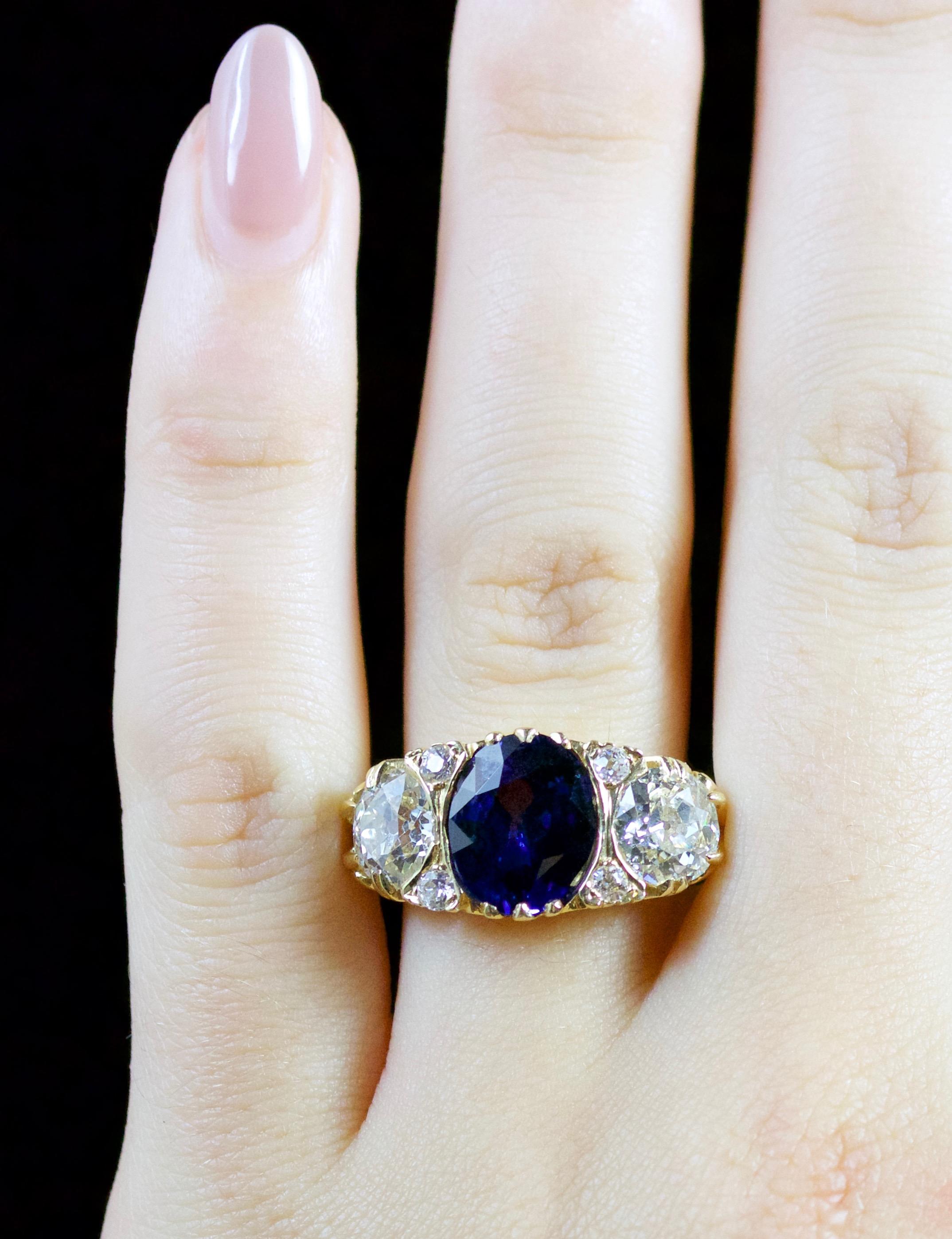 Antique Victorian Sapphire Diamond Ring 3.92 Carat Sapphire 18 Carat, circa 1880 For Sale 4