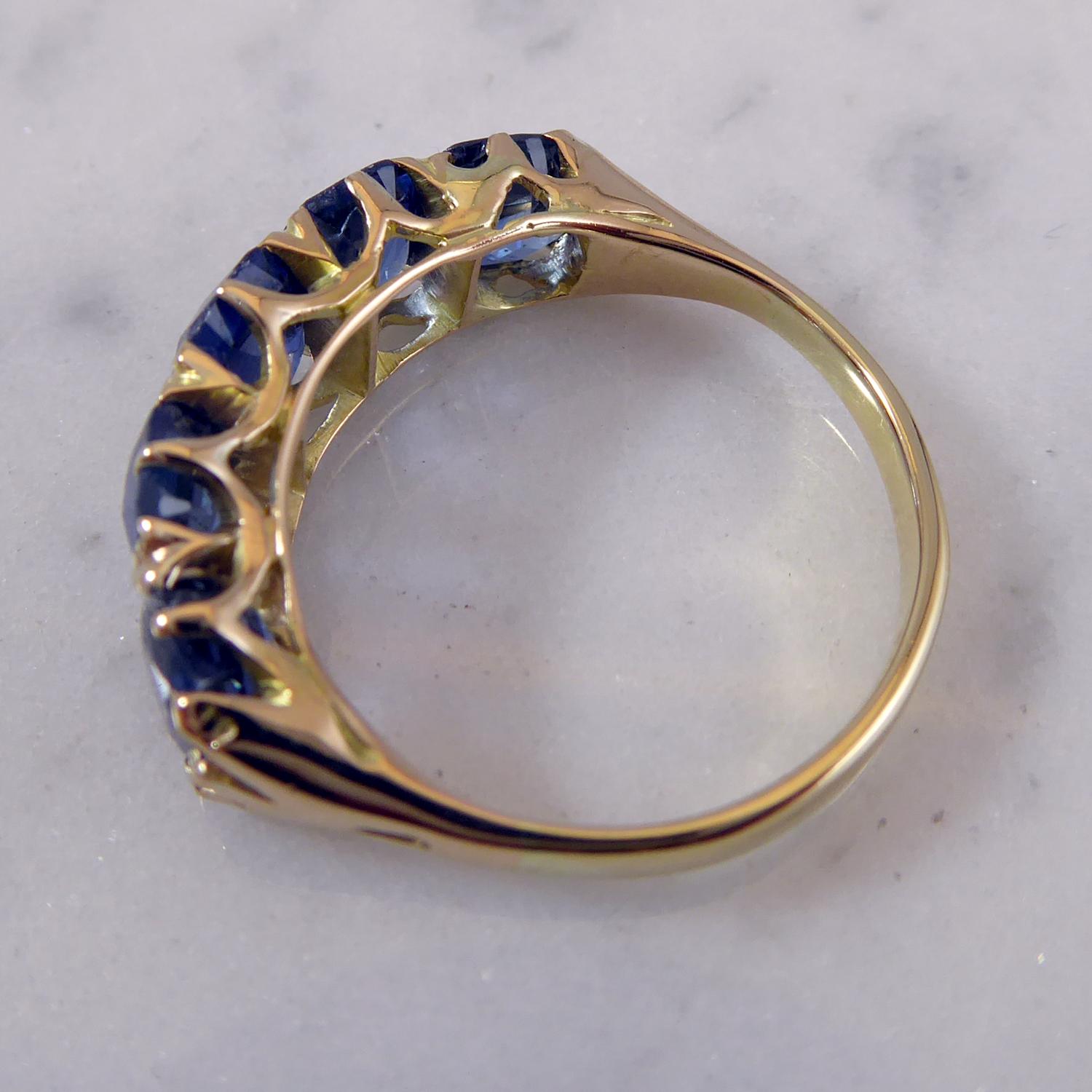 Antique Victorian Sapphire Ring, Yellow Gold In Good Condition In Yorkshire, West Yorkshire