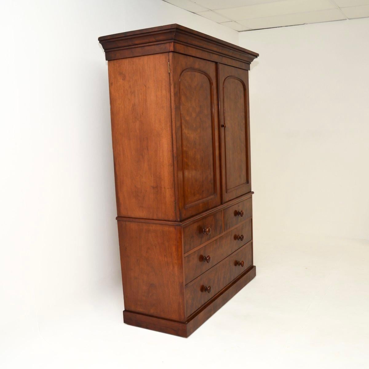 Antique Victorian Satin Birch Linen Press by H. Mawer & Stephenson Ltd In Good Condition For Sale In London, GB