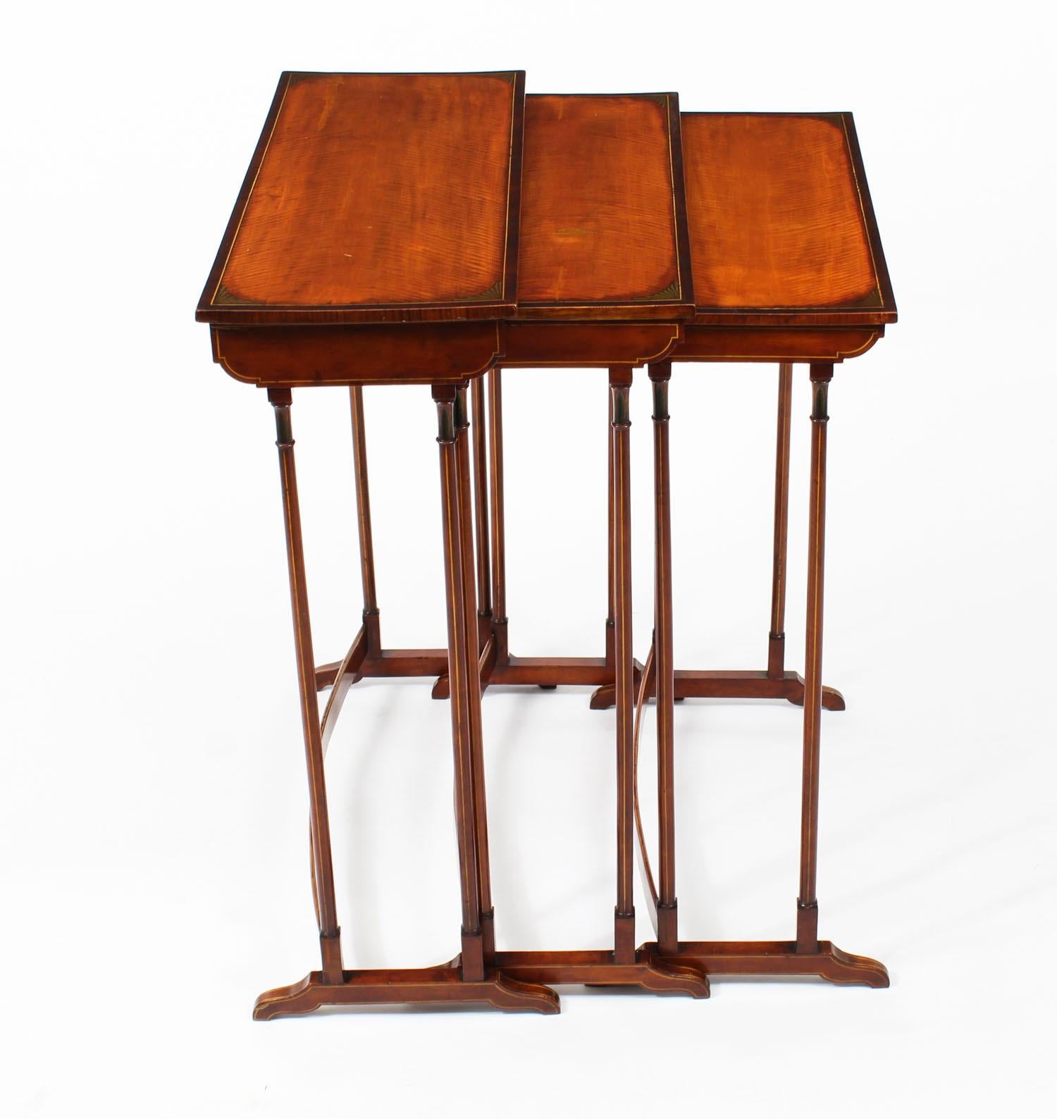 English Antique Victorian Satinwood and Inlaid Nest of 3 Tables, 19th Century