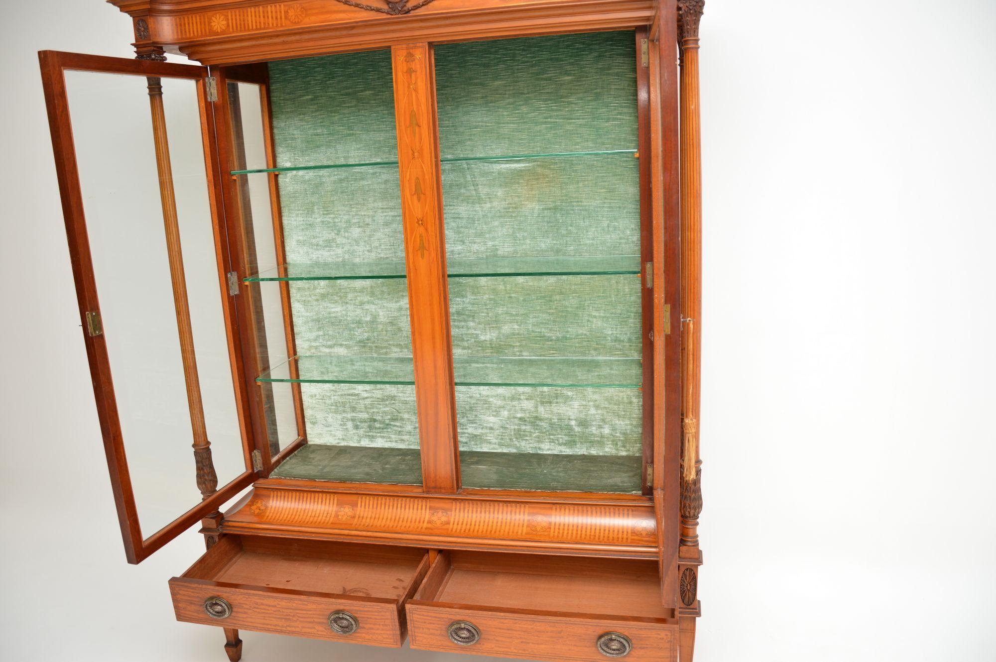 Antique Victorian Satinwood Display Cabinet In Good Condition In London, GB