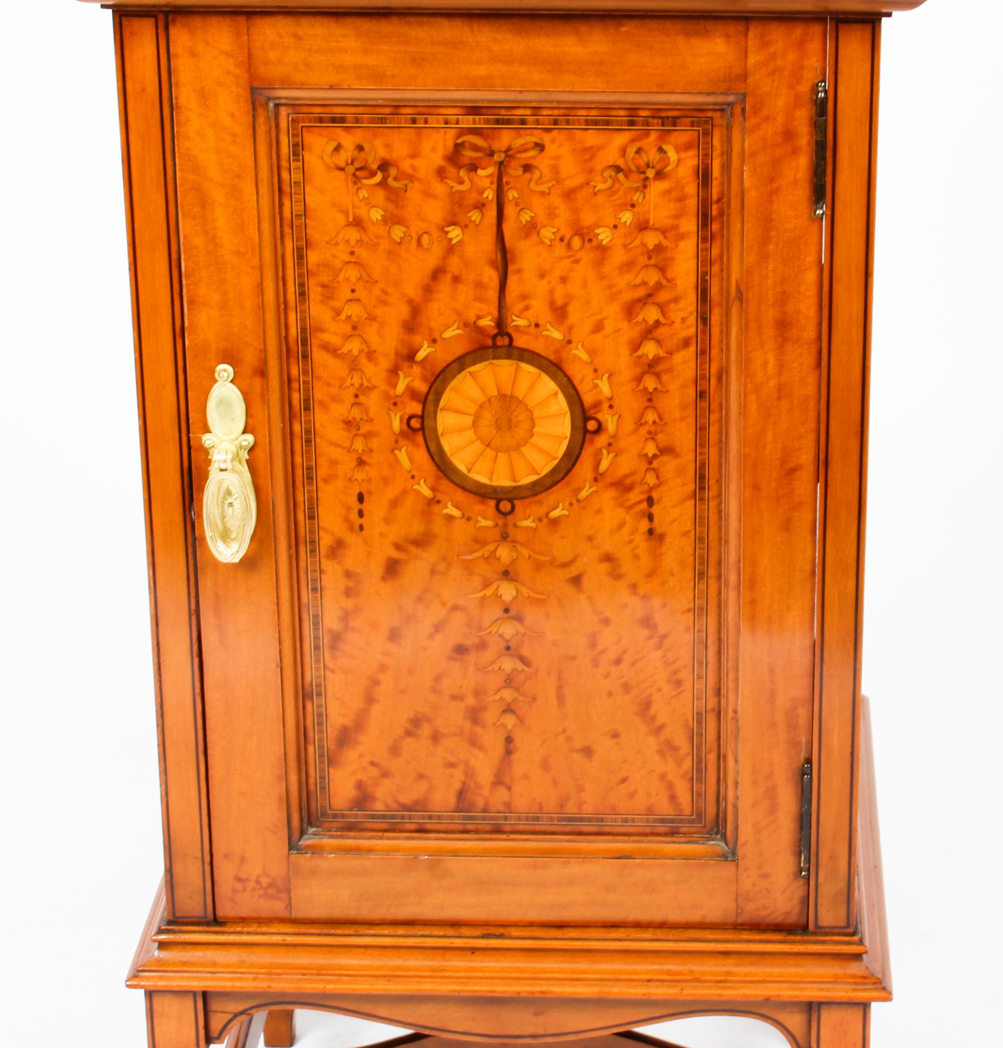 Antique Victorian Satinwood & Inlaid Bedside Cabinet, 19th Century In Good Condition For Sale In London, GB