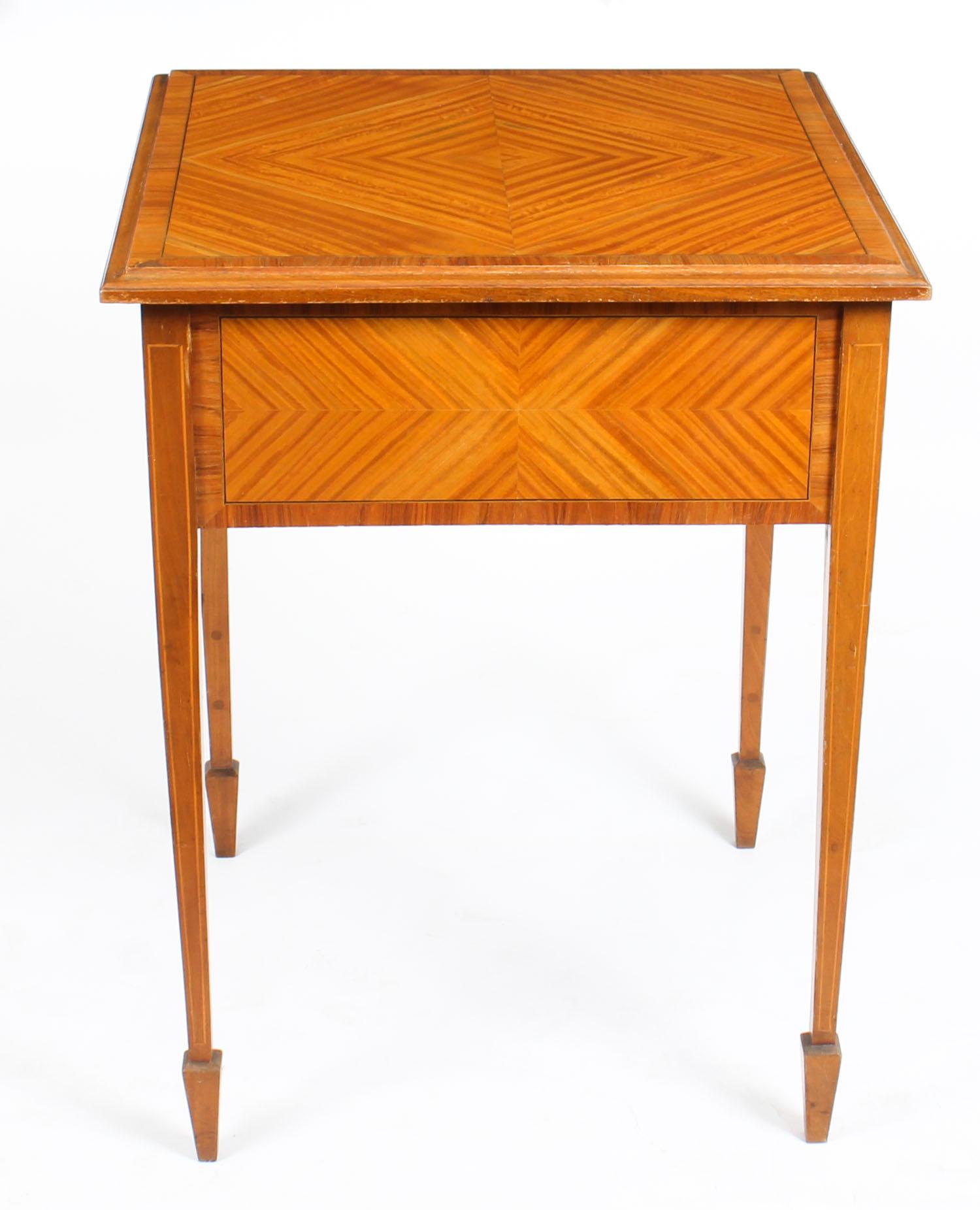 Ancienne table d'appoint victorienne en bois de satin, 19e siècle en vente 4