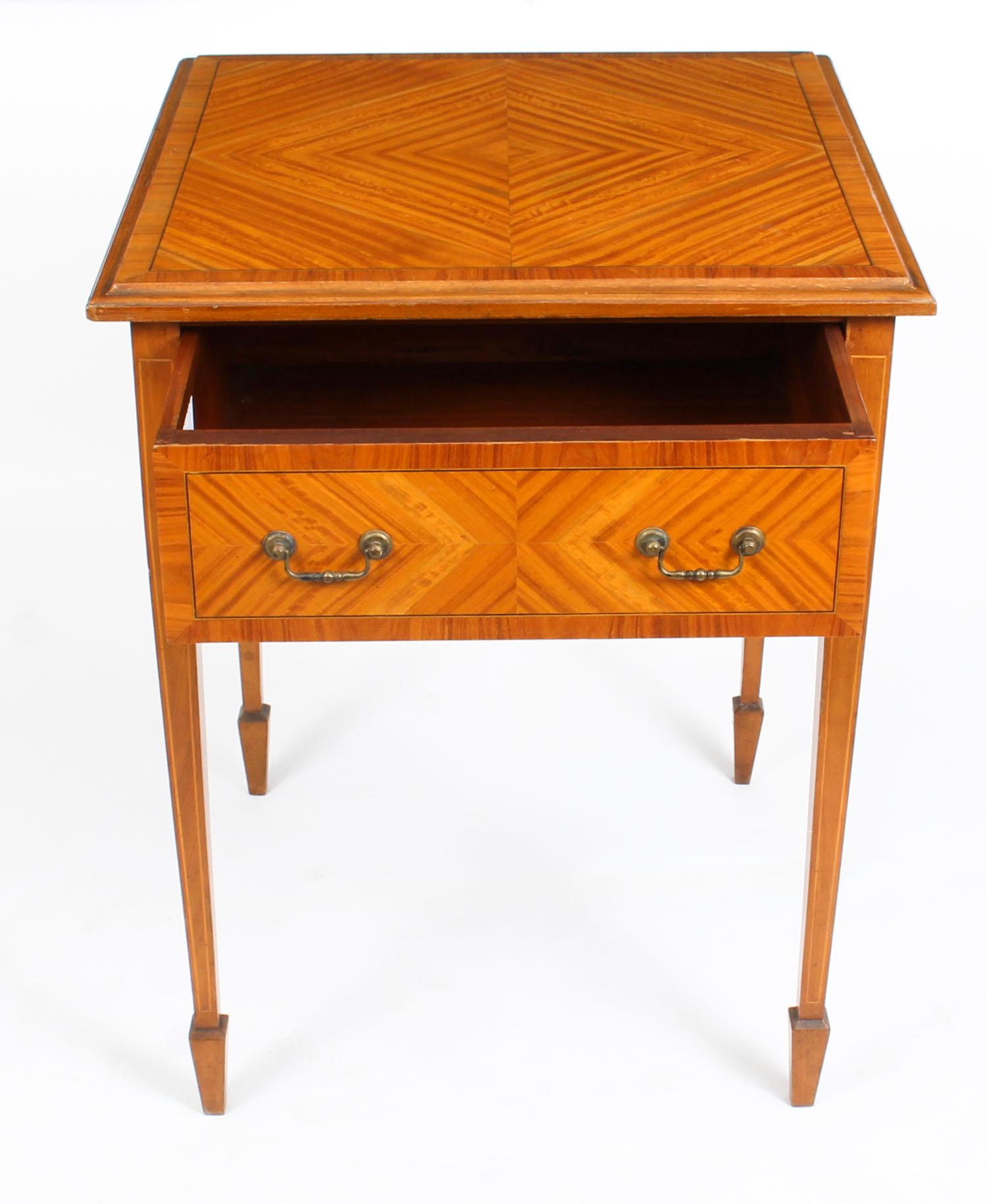 Fin du XIXe siècle Ancienne table d'appoint victorienne en bois de satin, 19e siècle en vente