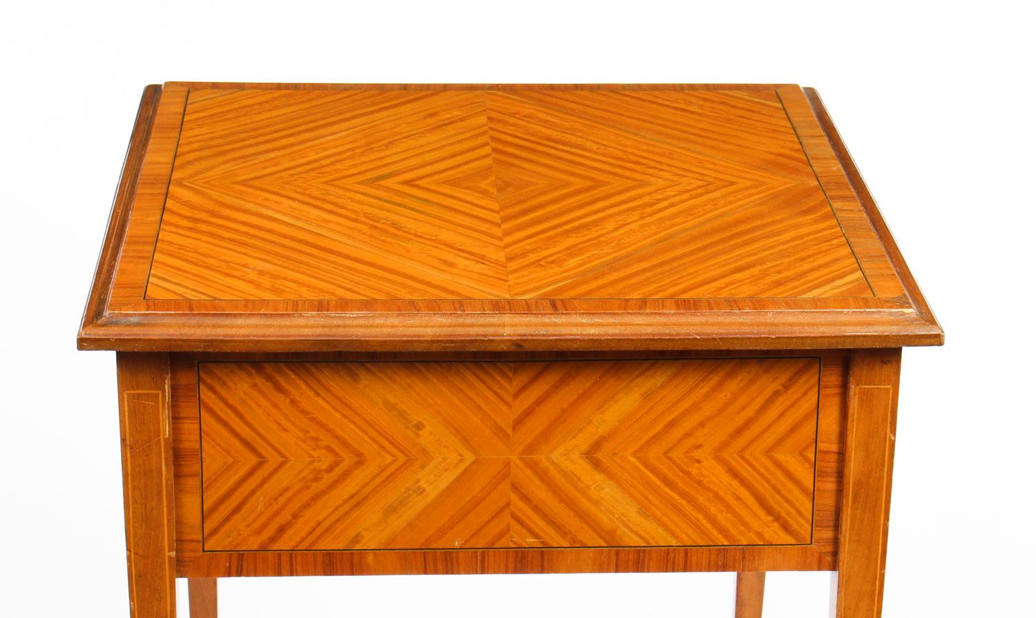 Ancienne table d'appoint victorienne en bois de satin, 19e siècle en vente 3