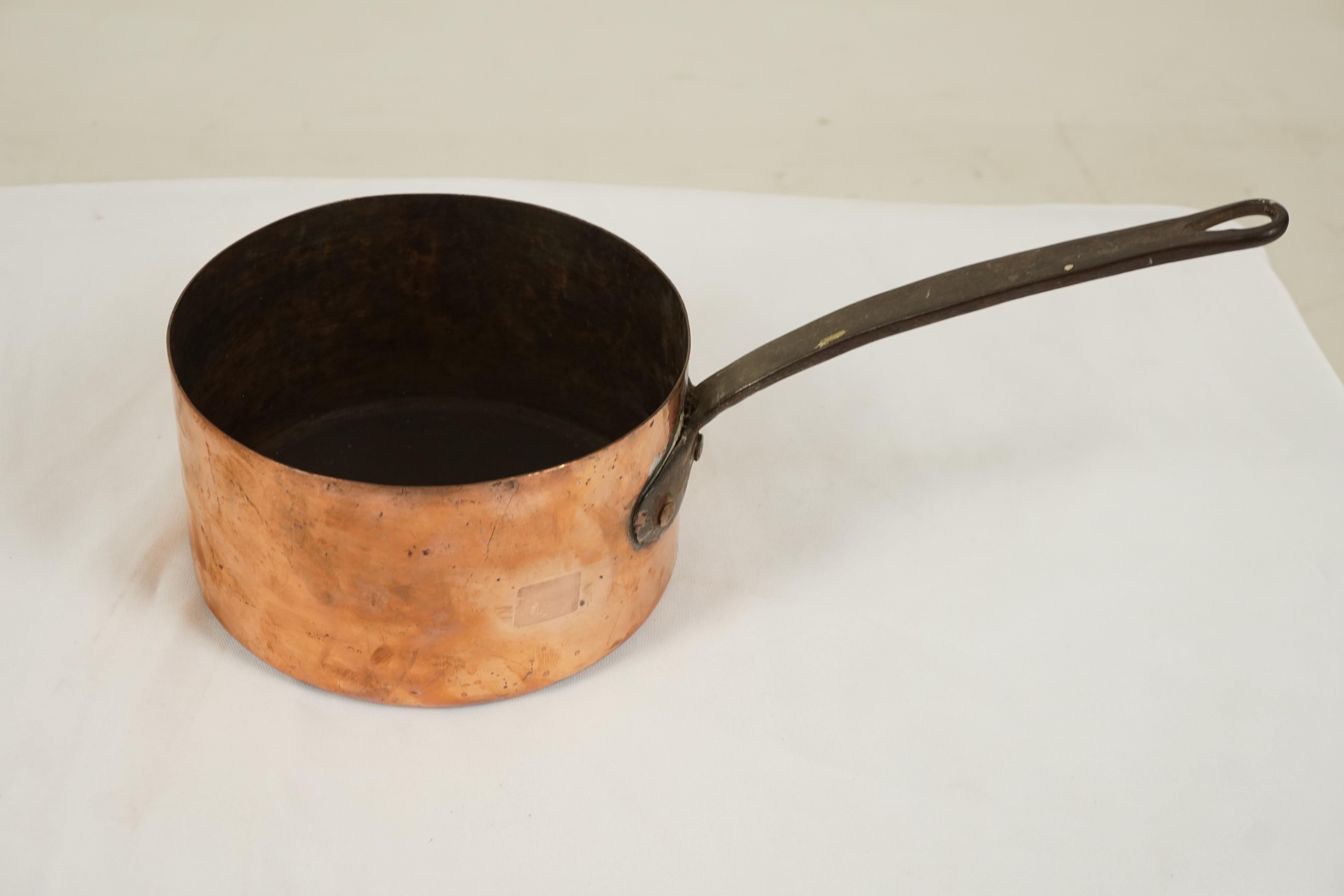 Antique Victorian saucepan, copper cooking pot with handle, Scotland 1890, B145y

Scotland 1890
Solid copper
Circular copper pot
With blacksmith made wrought iron handle
In good condition



Measures: 7.5