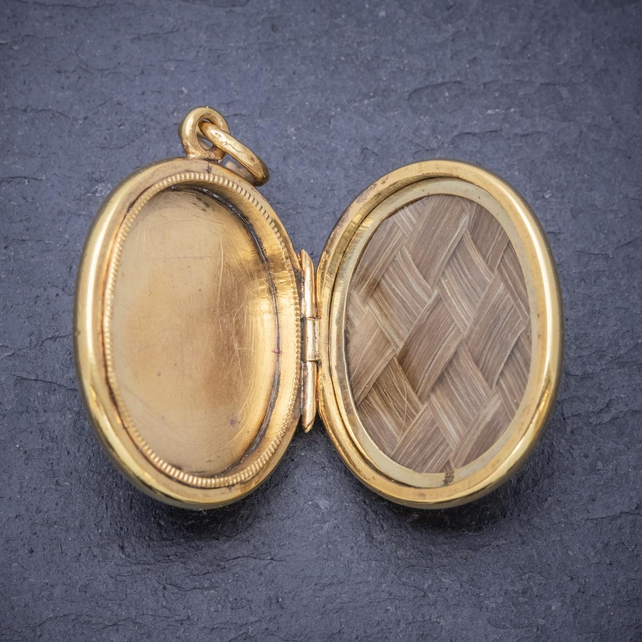 Women's Antique Victorian Scottish 9 Carat Gold on Silver Mourning Locket For Sale