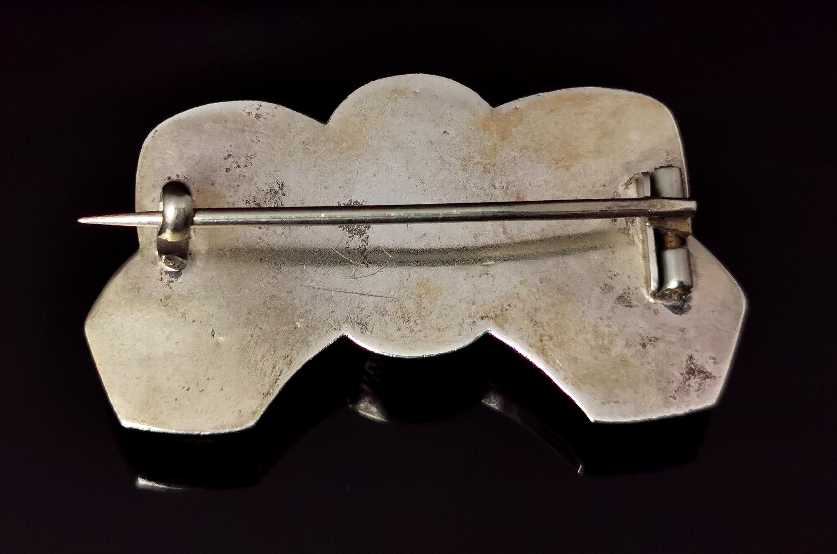 Women's Antique Victorian Scottish Agate and Silver Bow Brooch For Sale