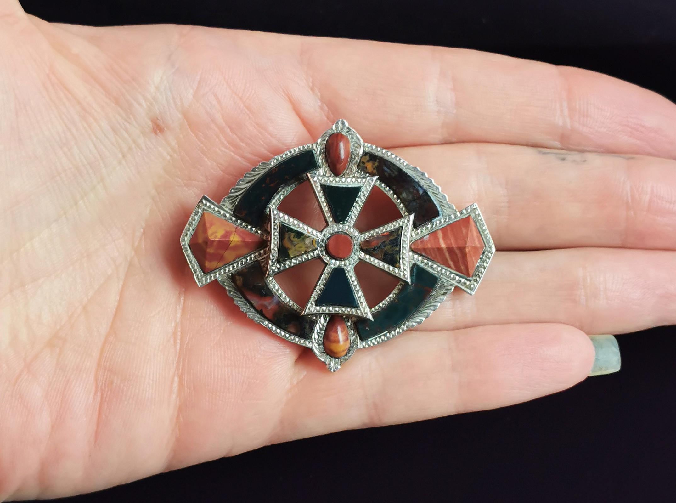Antique Victorian Scottish Agate and Silver Brooch, Celtic Cross 3