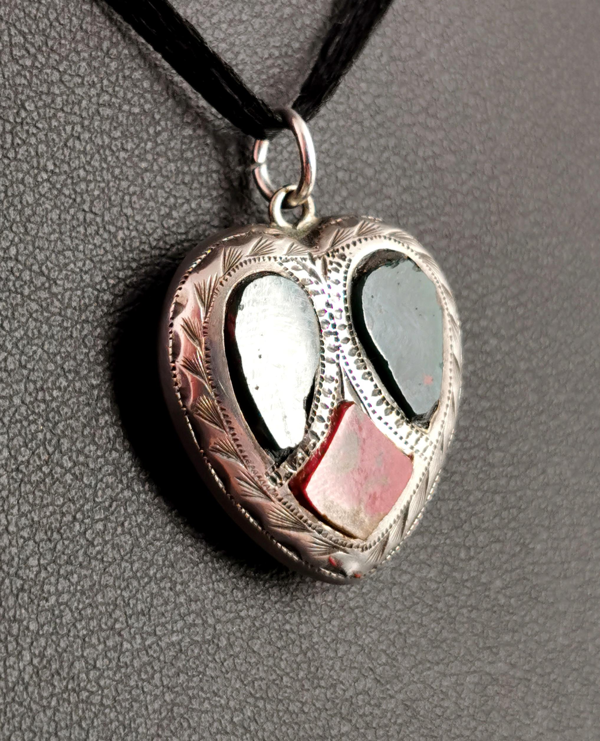 Antique Victorian Scottish Agate and Silver Heart Pendant In Fair Condition In NEWARK, GB