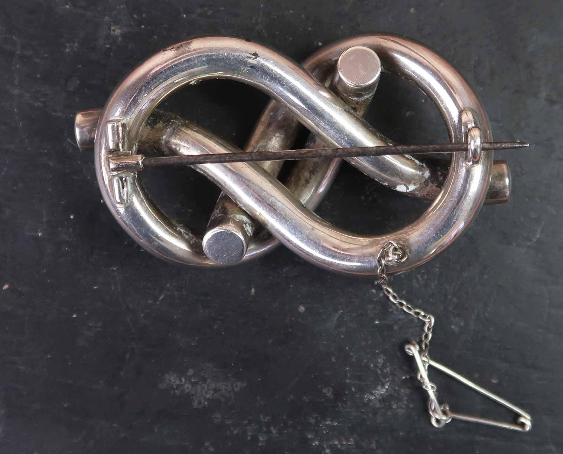 Antiguo broche escocés victoriano de ágata. Finales del siglo XIX Escocés en venta