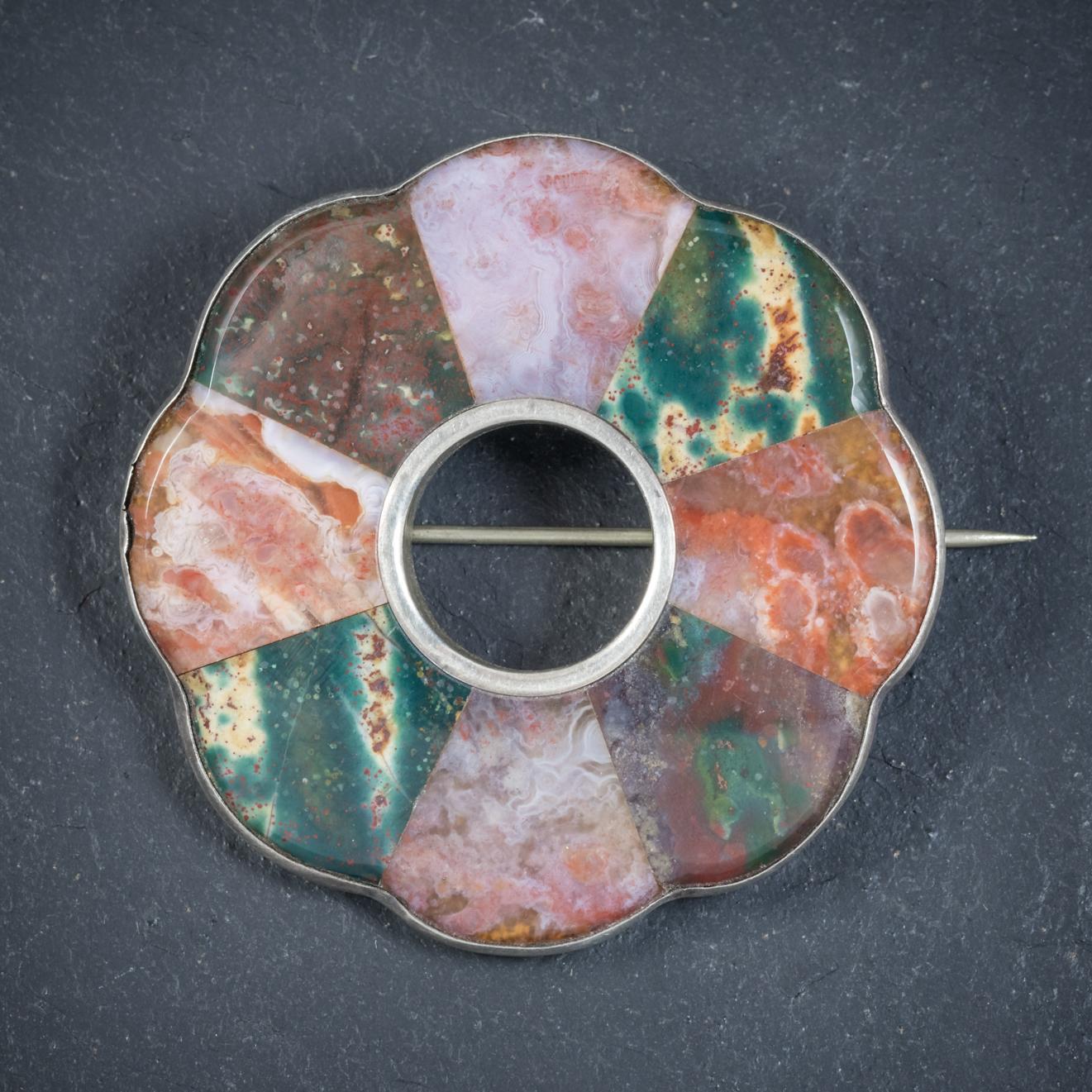 A wonderful antique Scottish Agate brooch from the Victorian era, Circa 1900

The lovely piece features eight polished Agates which display beautiful earthy colouring and natural patterns 

The stones are inlaid in a lovely Silver setting which is