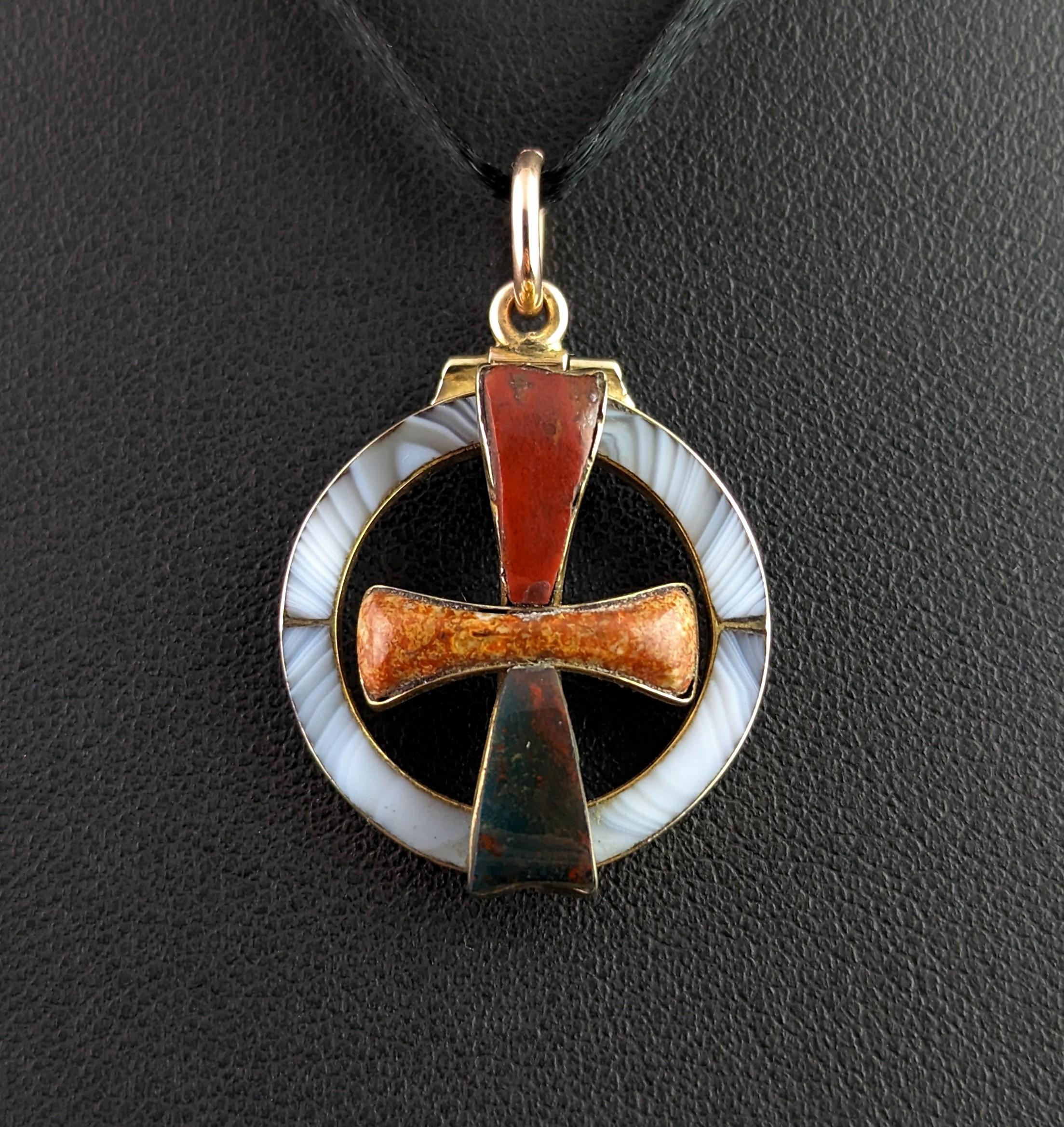 Pendentif croix victorien ancien en or jaune 9 carats, style écossais  en vente 3