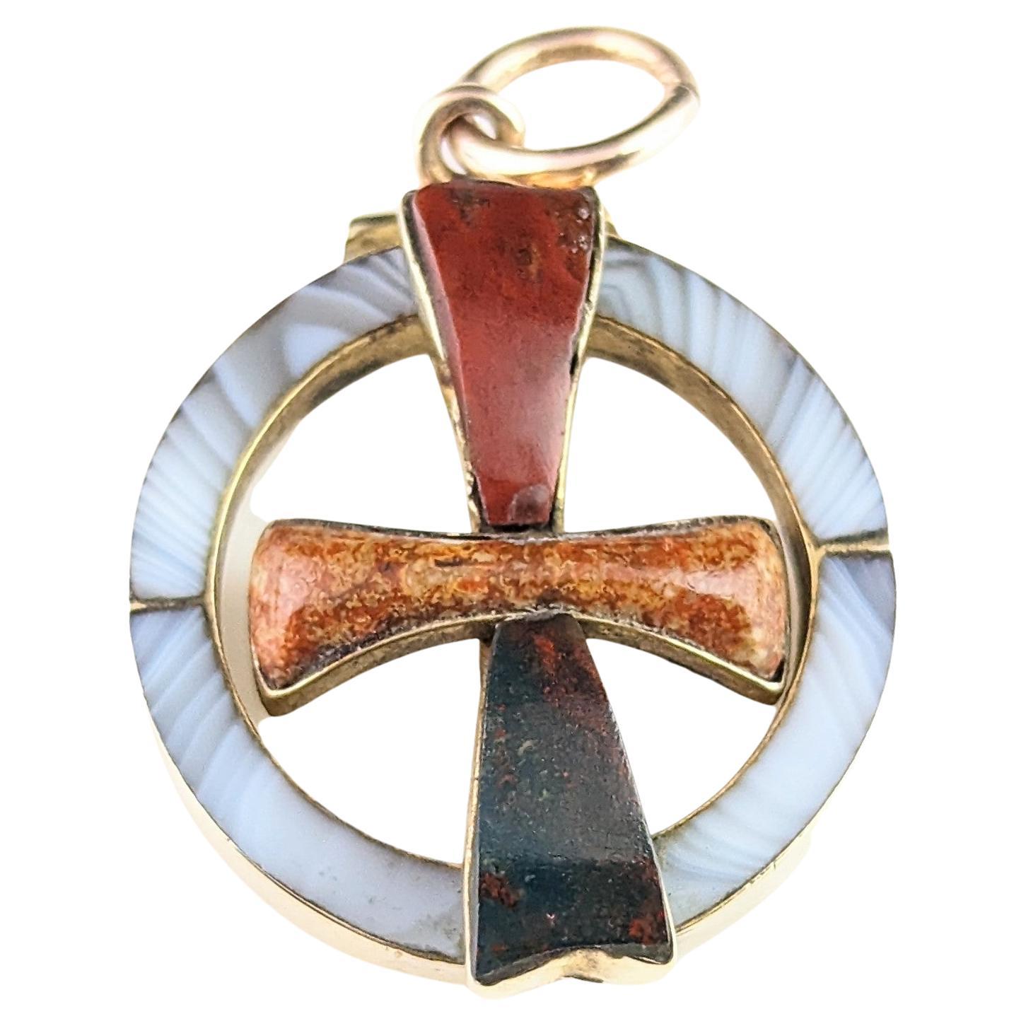 Pendentif croix victorien ancien en or jaune 9 carats, style écossais  en vente