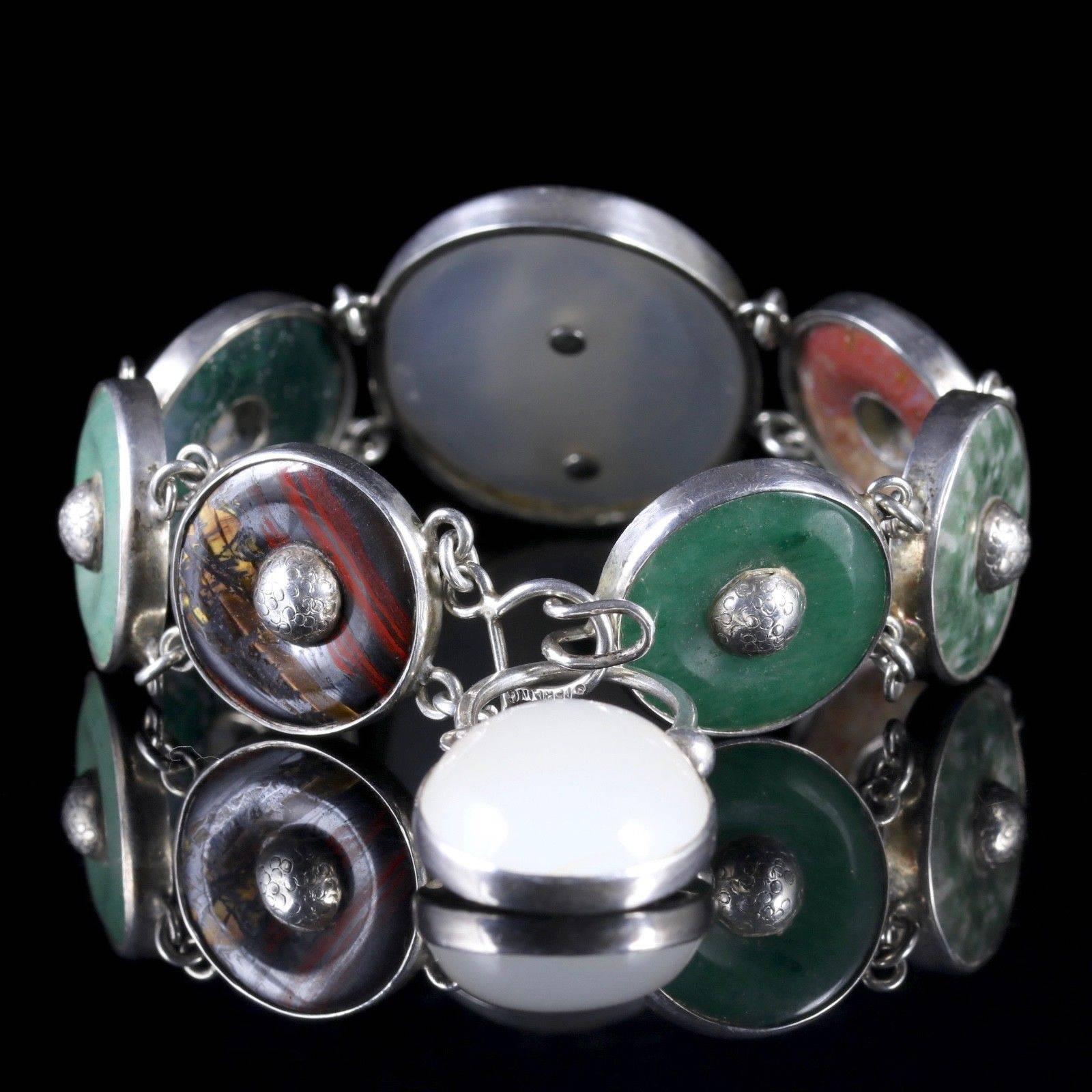For more details please click continue reading down below...

This has to be one of the most unique Scottish bracelets we have ever exhibited. 

A beautiful antique Victorian Golfers bracelet which is Circa 1860.

Scottish jewellery was made popular