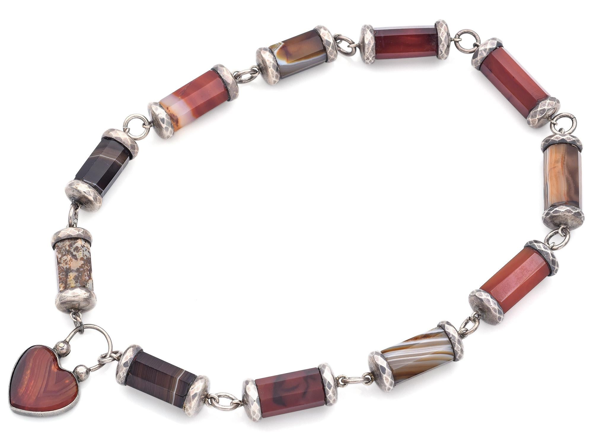 Weight: 72.3 Grams
Stone: Scottish Agate  (20.0 x 9.5 - 20.0 x 18.0 mm)
Pendant: 33.5 x 21  mm
Length: 16 Inches
Hallmark: Silver Tested

Item #: BR-1067-101023-19