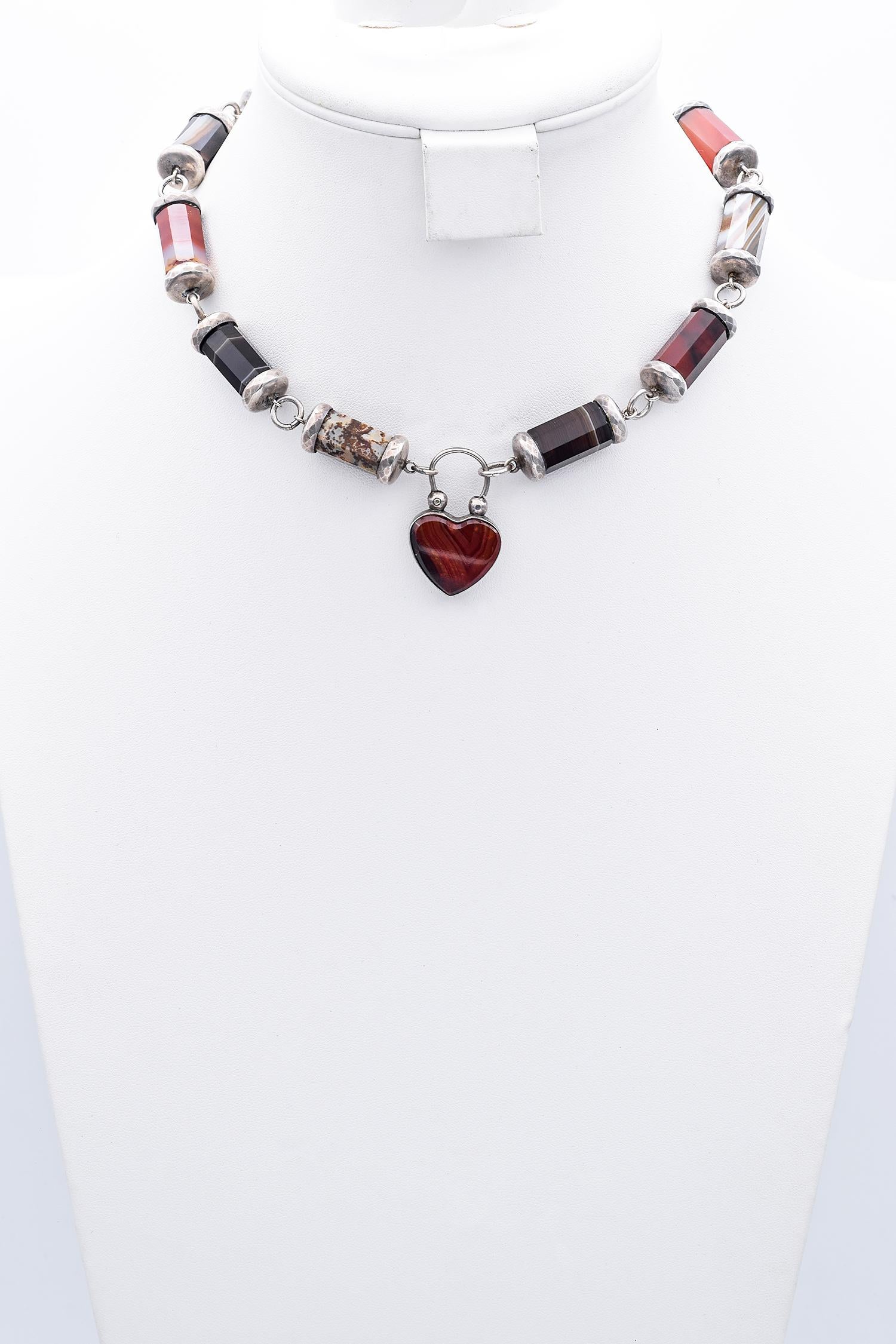 Antique Victorian Scottish Agate Silver Heart Padlock Pendant Necklace In Good Condition For Sale In New York, NY