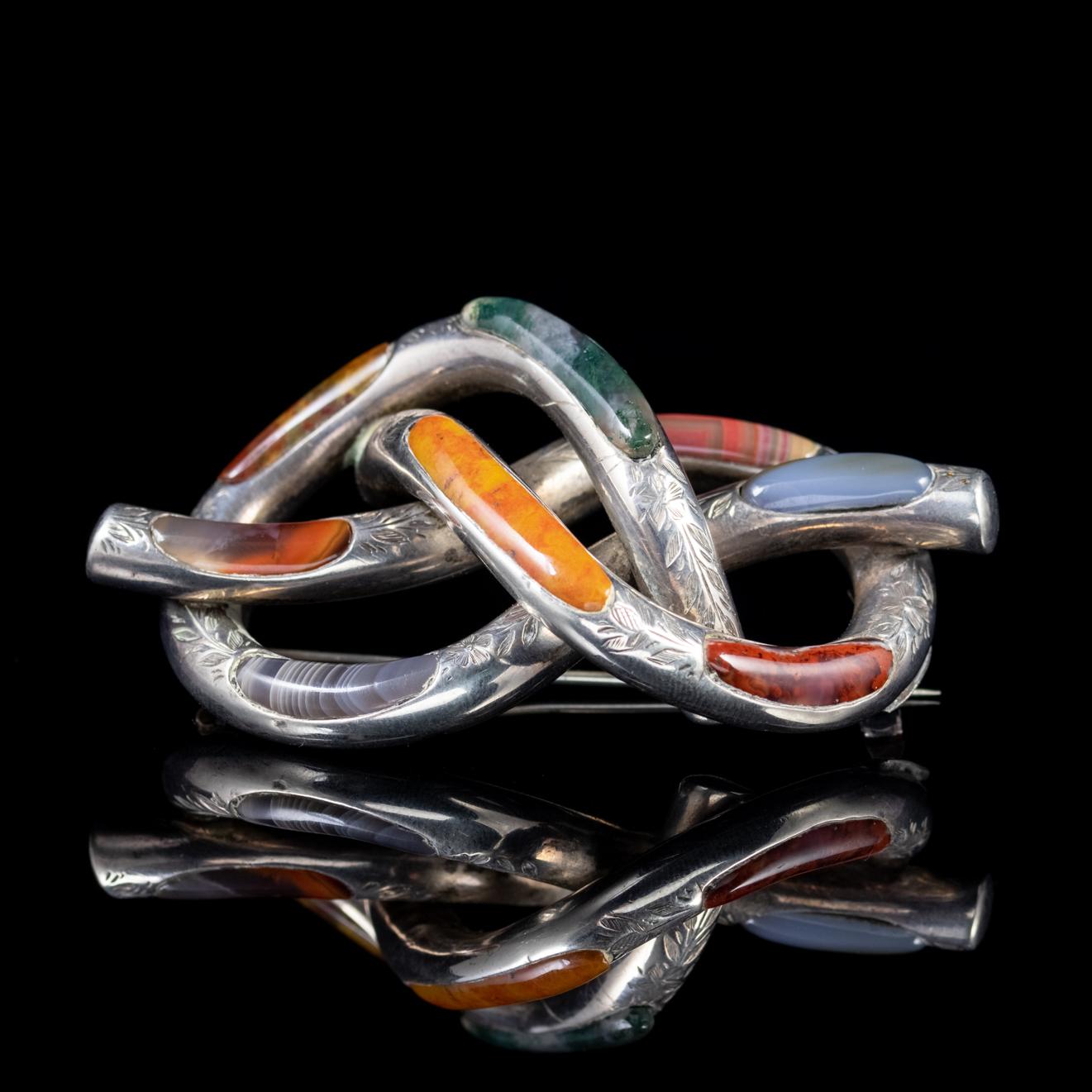 Antique Victorian Scottish Knot Brooch Agate Silver, circa 1860 In Good Condition In Lancaster, Lancashire