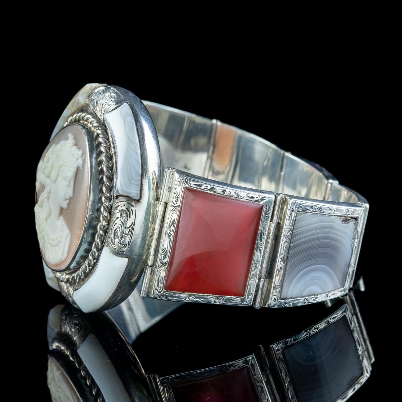 Antique Victorian Scottish Silver Agate Cameo Bracelet In Good Condition For Sale In Kendal, GB