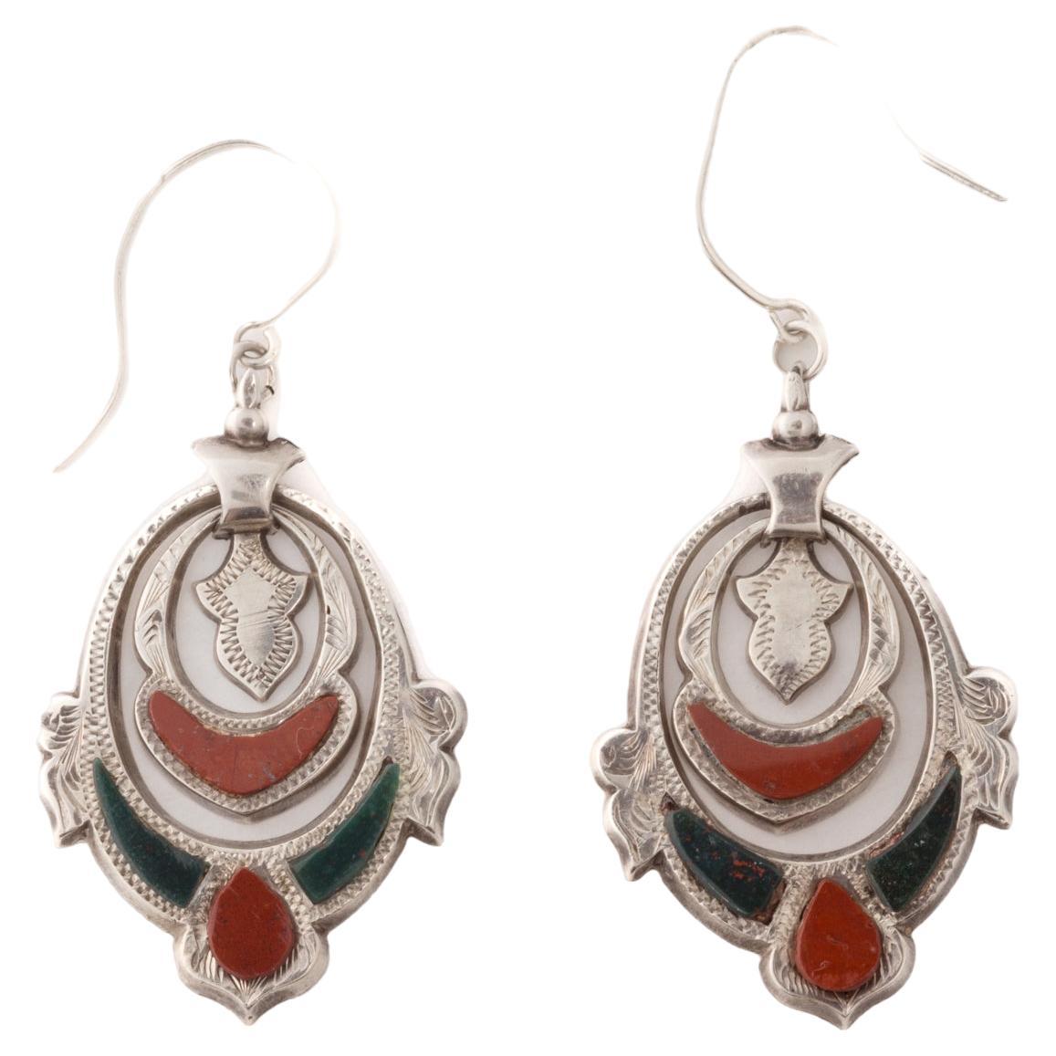 What is Scottish pebble jewelry?