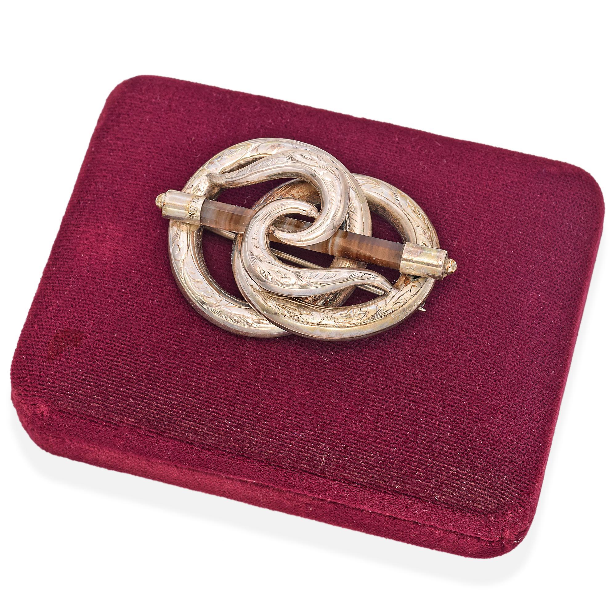Antique Victorian Scottish Silver Agate Love Knot Brooch In Good Condition For Sale In New York, NY