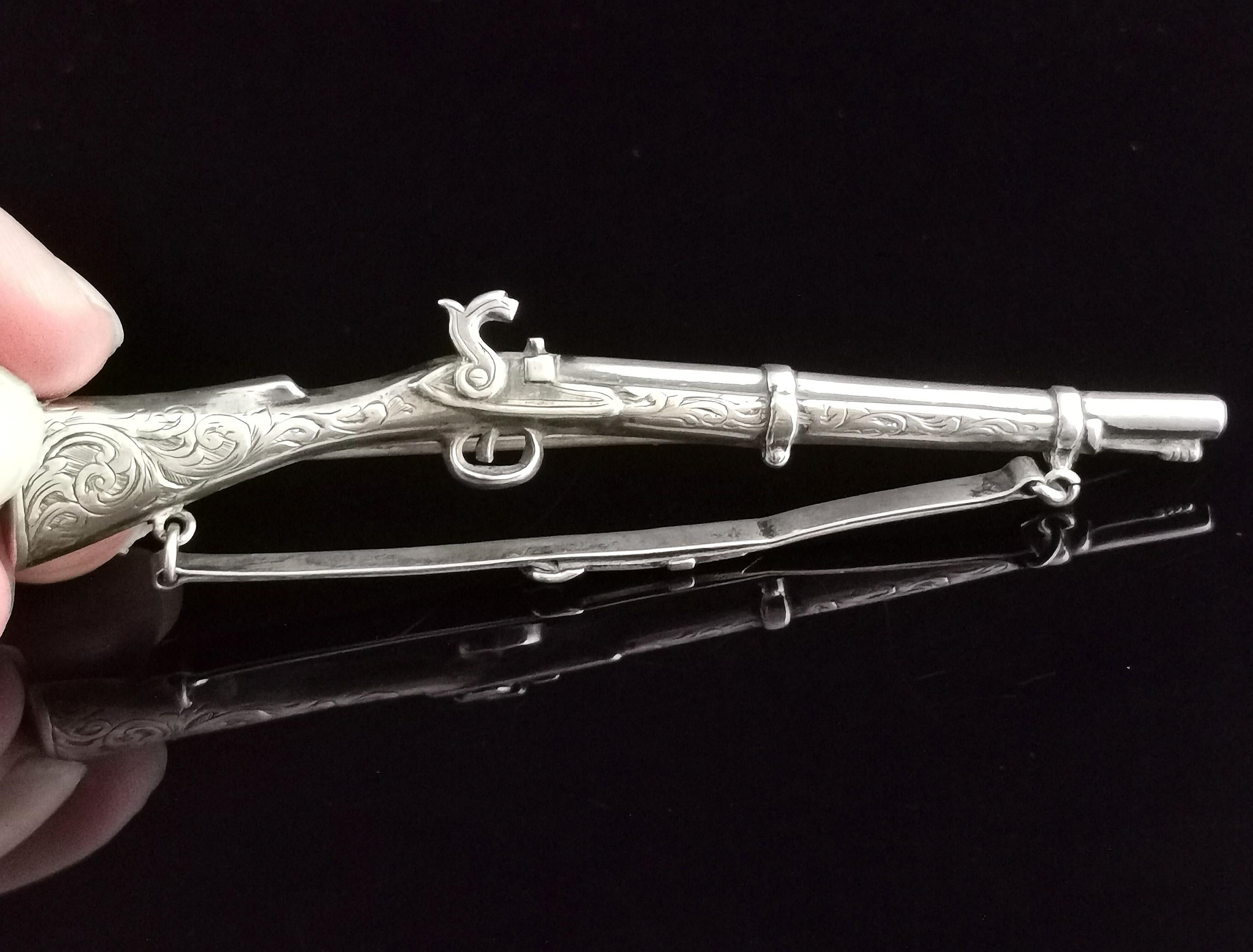 Antique Victorian Scottish Silver Musket Brooch 3