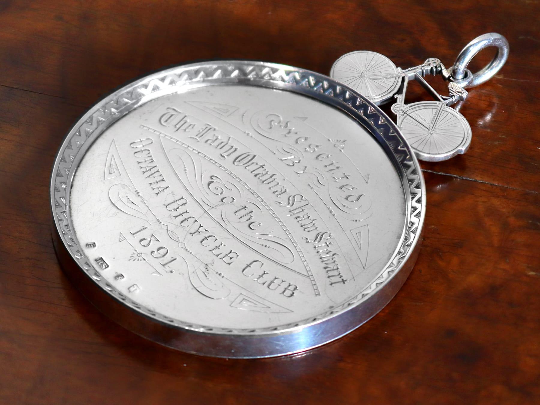 Antico medaglione ciclistico vittoriano scozzese in argento sterling In condizioni ottime in vendita a Jesmond, Newcastle Upon Tyne