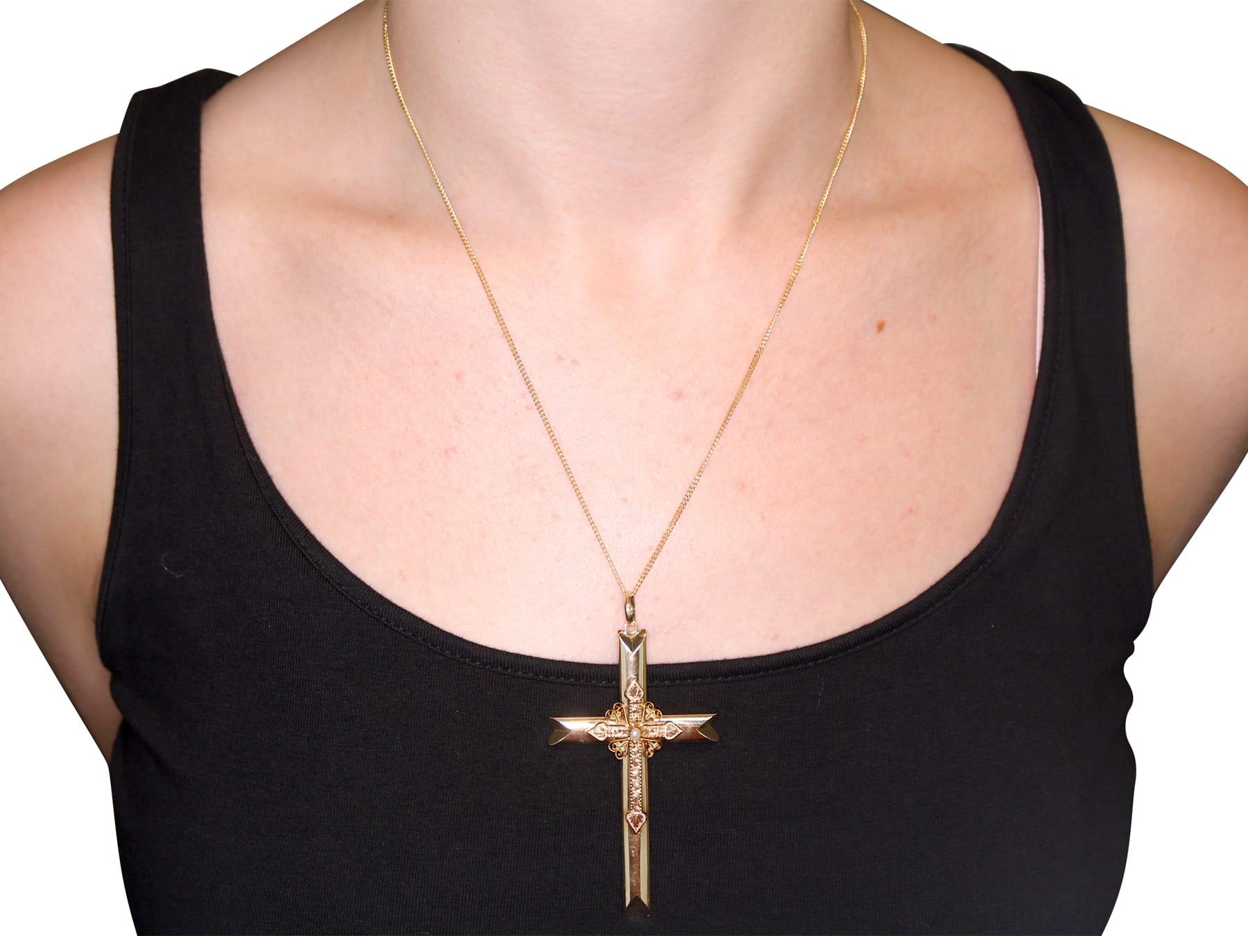 Antique Victorian Seed Pearl and 14ct Yellow Gold Cross Pendant For Sale 1