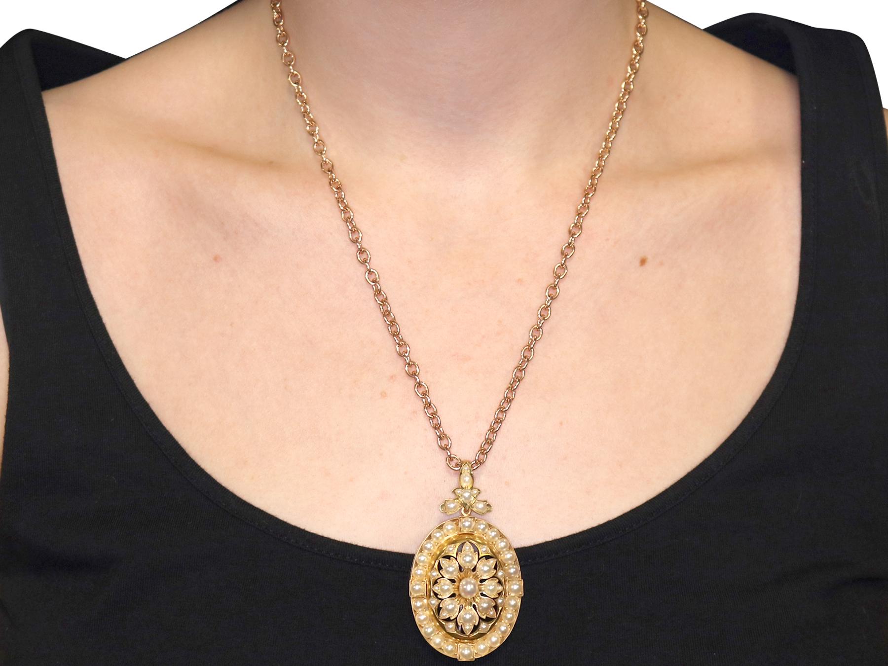 Broche pendentif victorienne ancienne en or jaune et perles de rocaille en vente 5