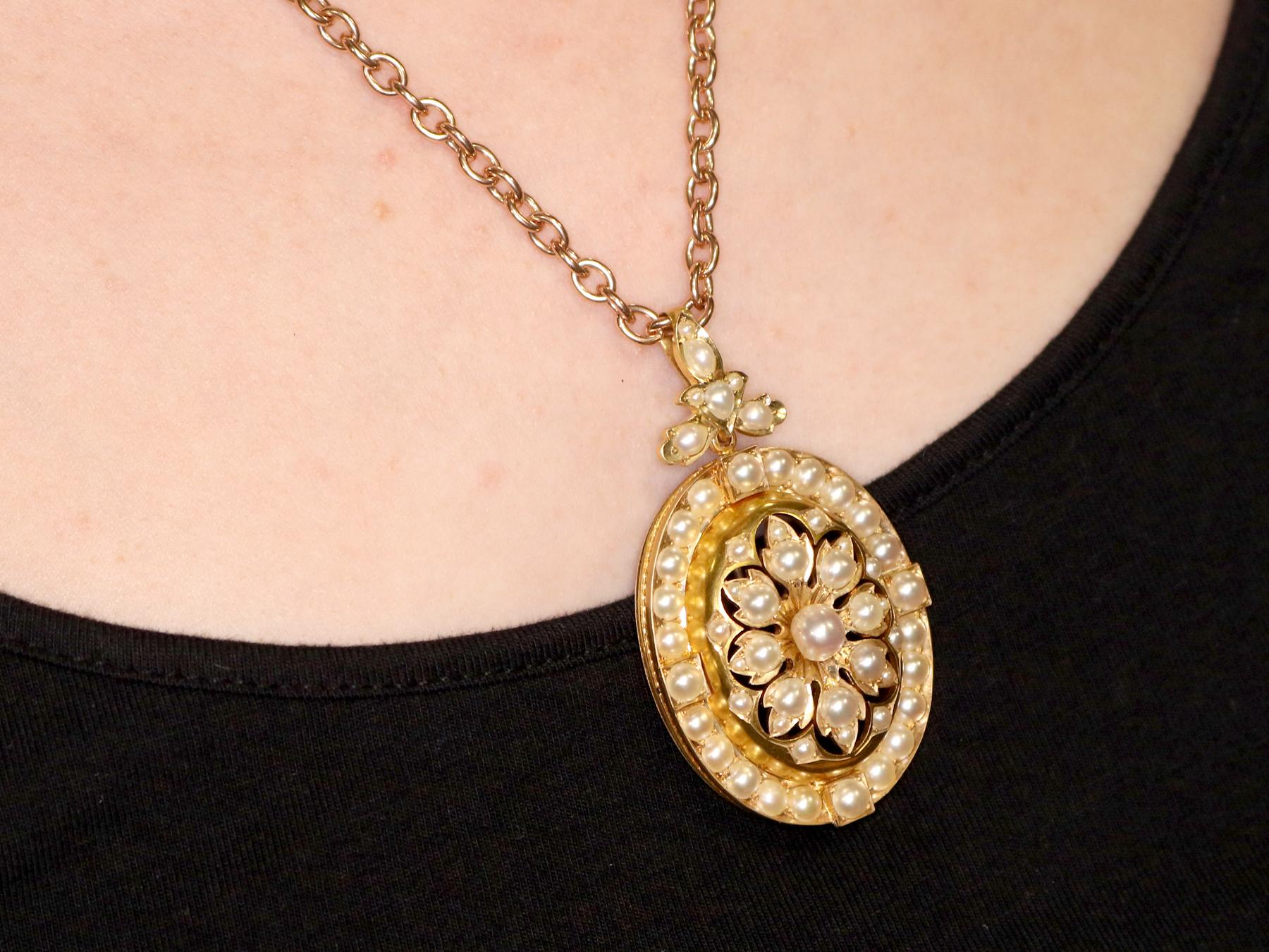Broche pendentif victorienne ancienne en or jaune et perles de rocaille en vente 6