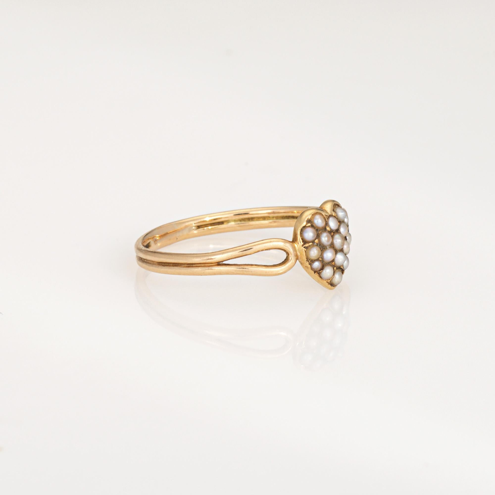 Vittoriano Antico anello vittoriano con cuore di perle di seme in oro giallo 18k Gioielli d'epoca in vendita