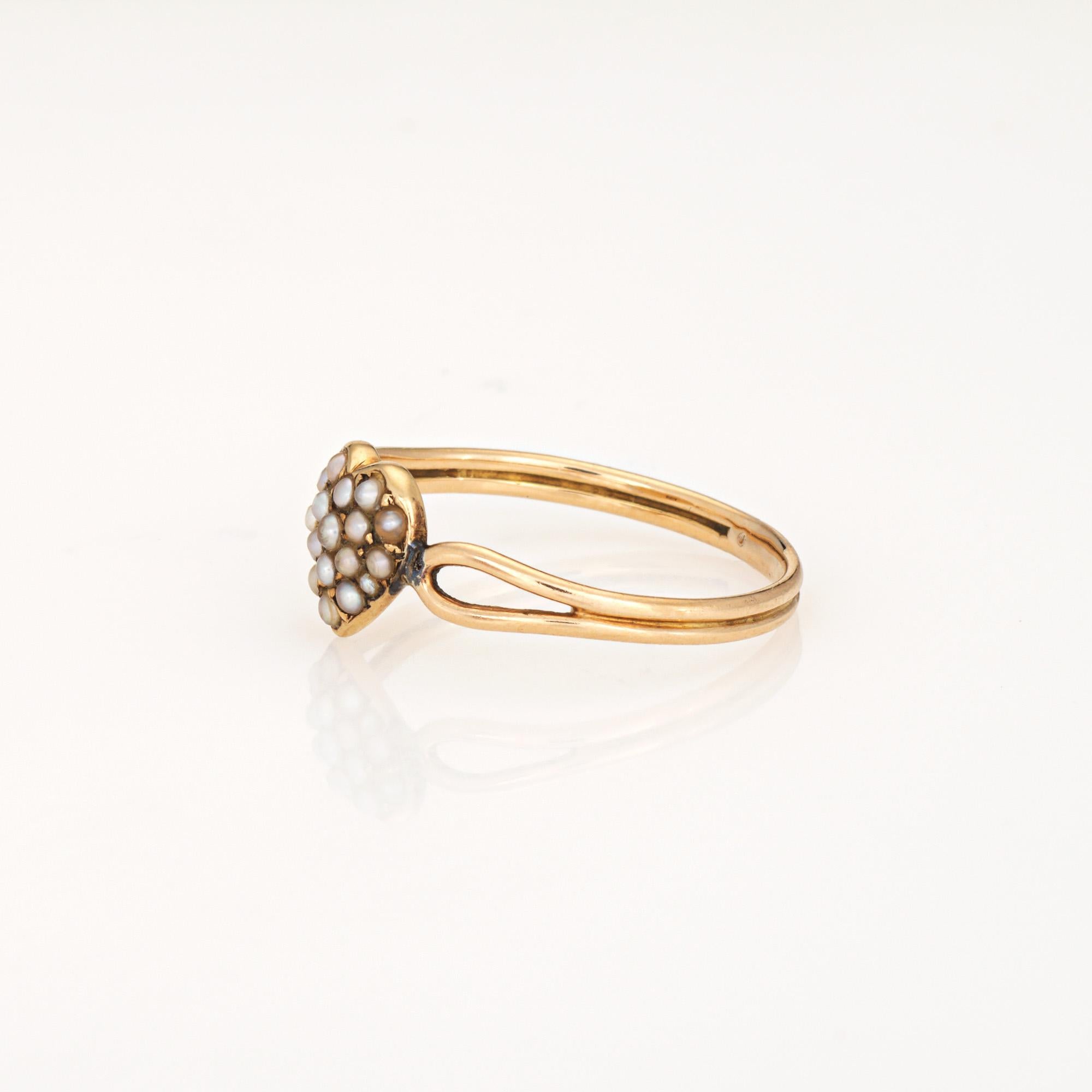 Taglio rotondo Antico anello vittoriano con cuore di perle di seme in oro giallo 18k Gioielli d'epoca in vendita