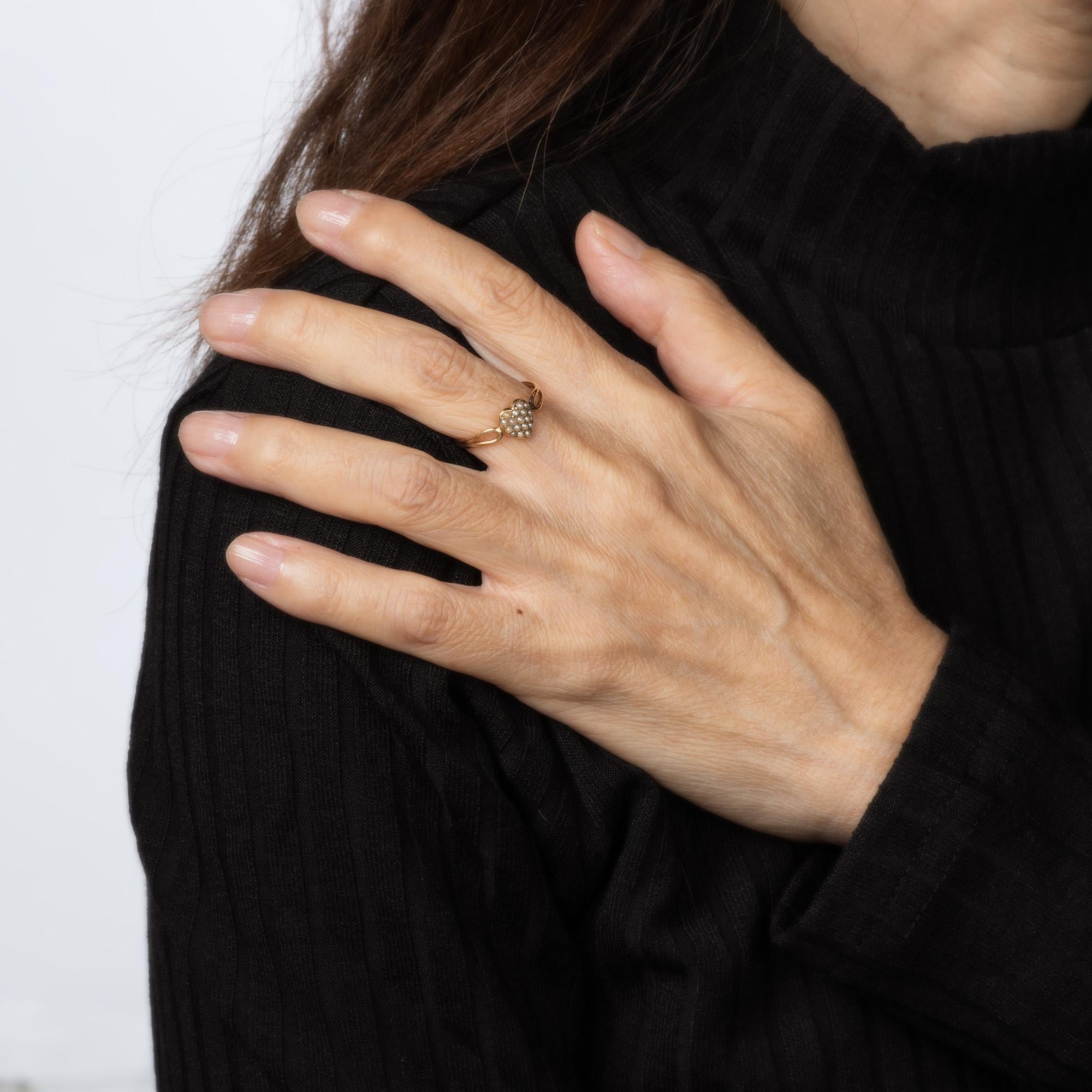 Donna Antico anello vittoriano con cuore di perle di seme in oro giallo 18k Gioielli d'epoca in vendita