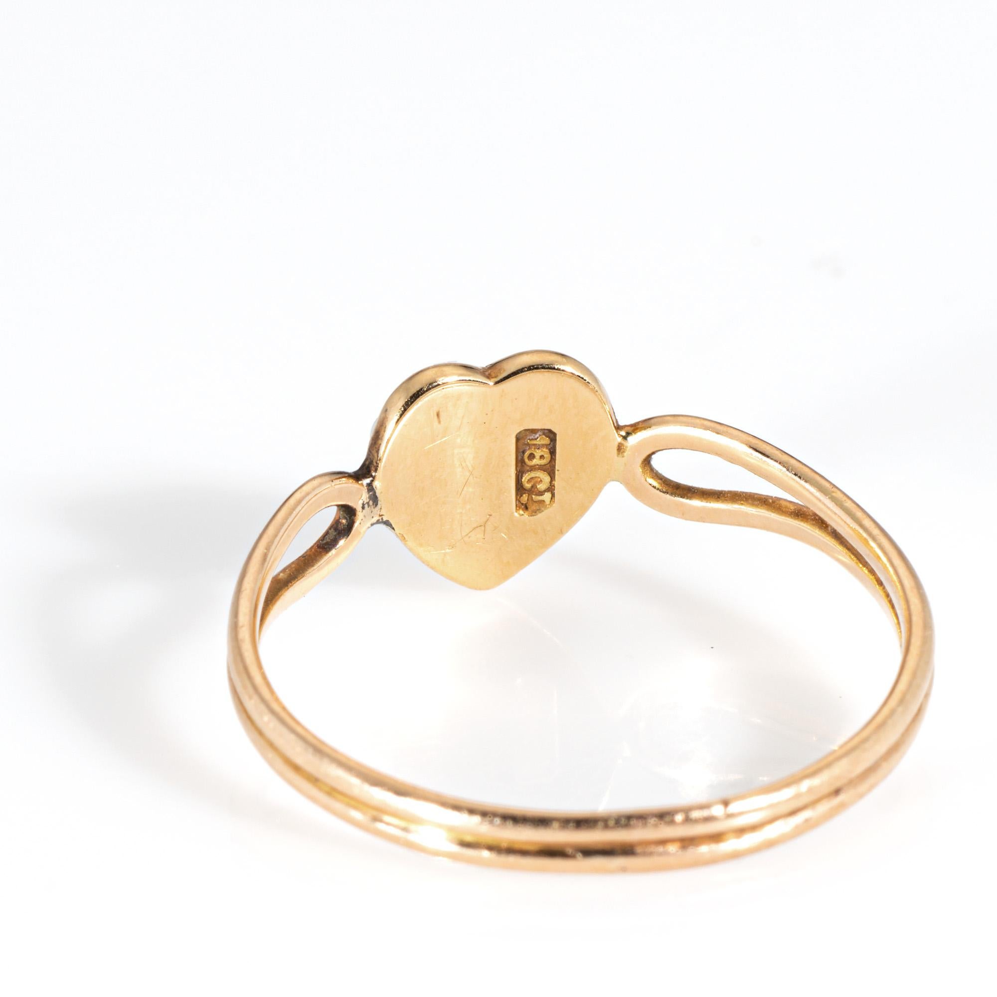 Antico anello vittoriano con cuore di perle di seme in oro giallo 18k Gioielli d'epoca in vendita 1