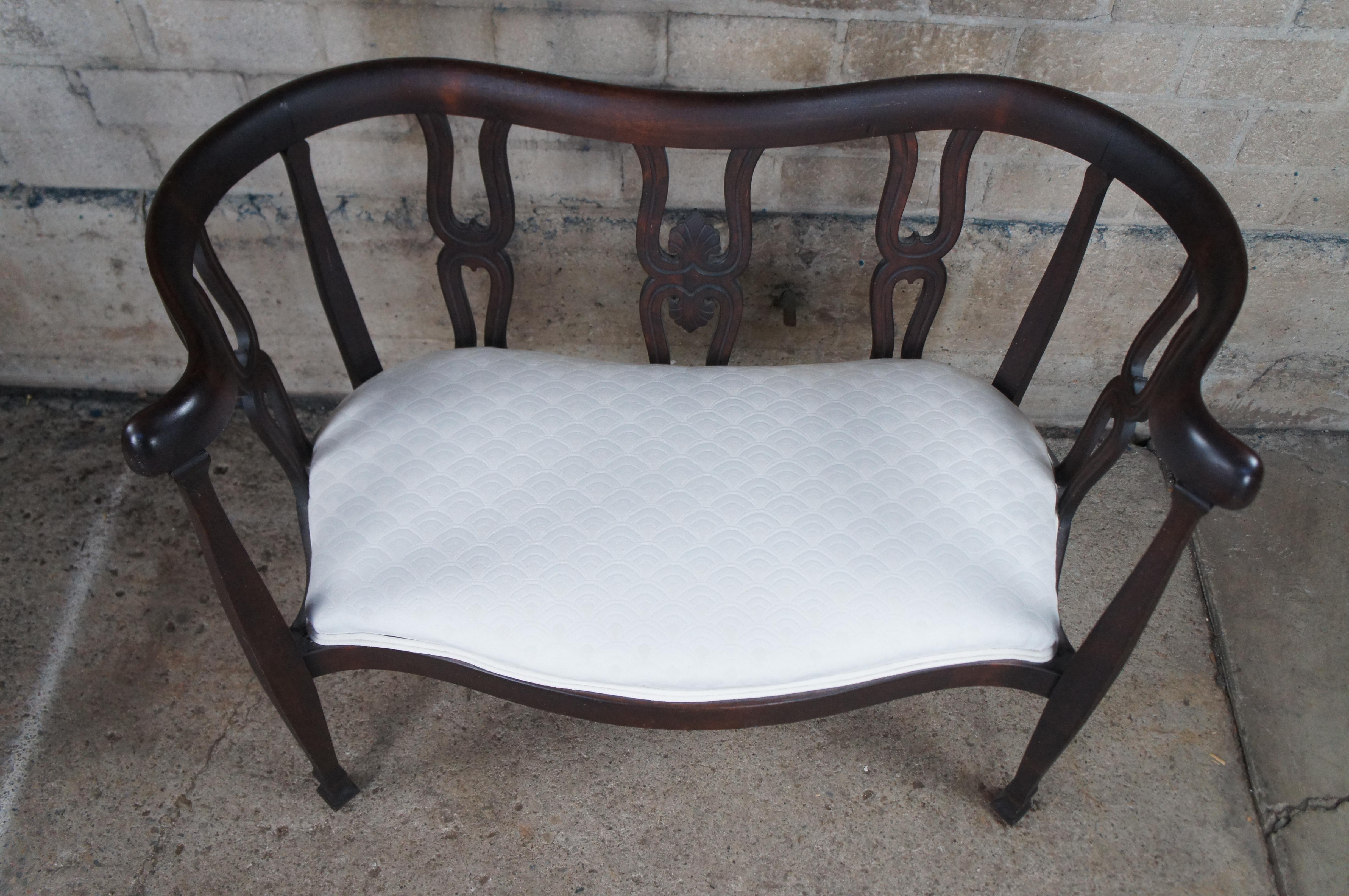 Antique Victorian Serpentine Oxbow Carved Mahogany Settee Loveseat Bench In Fair Condition For Sale In Dayton, OH