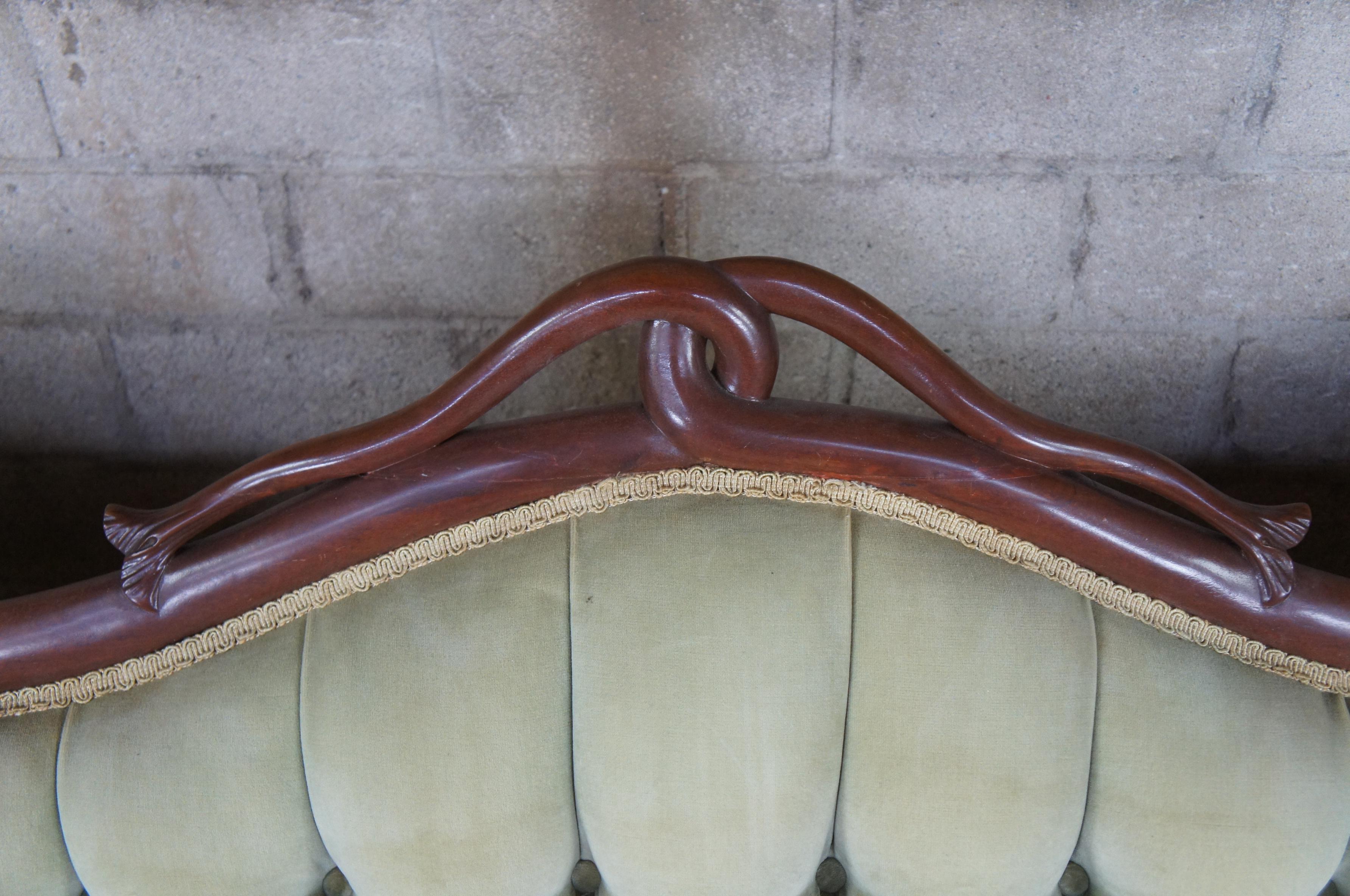 Antique Victorian Serpentine Wingback Parlor Snake Serpent Settee Bench Sofa In Good Condition In Dayton, OH