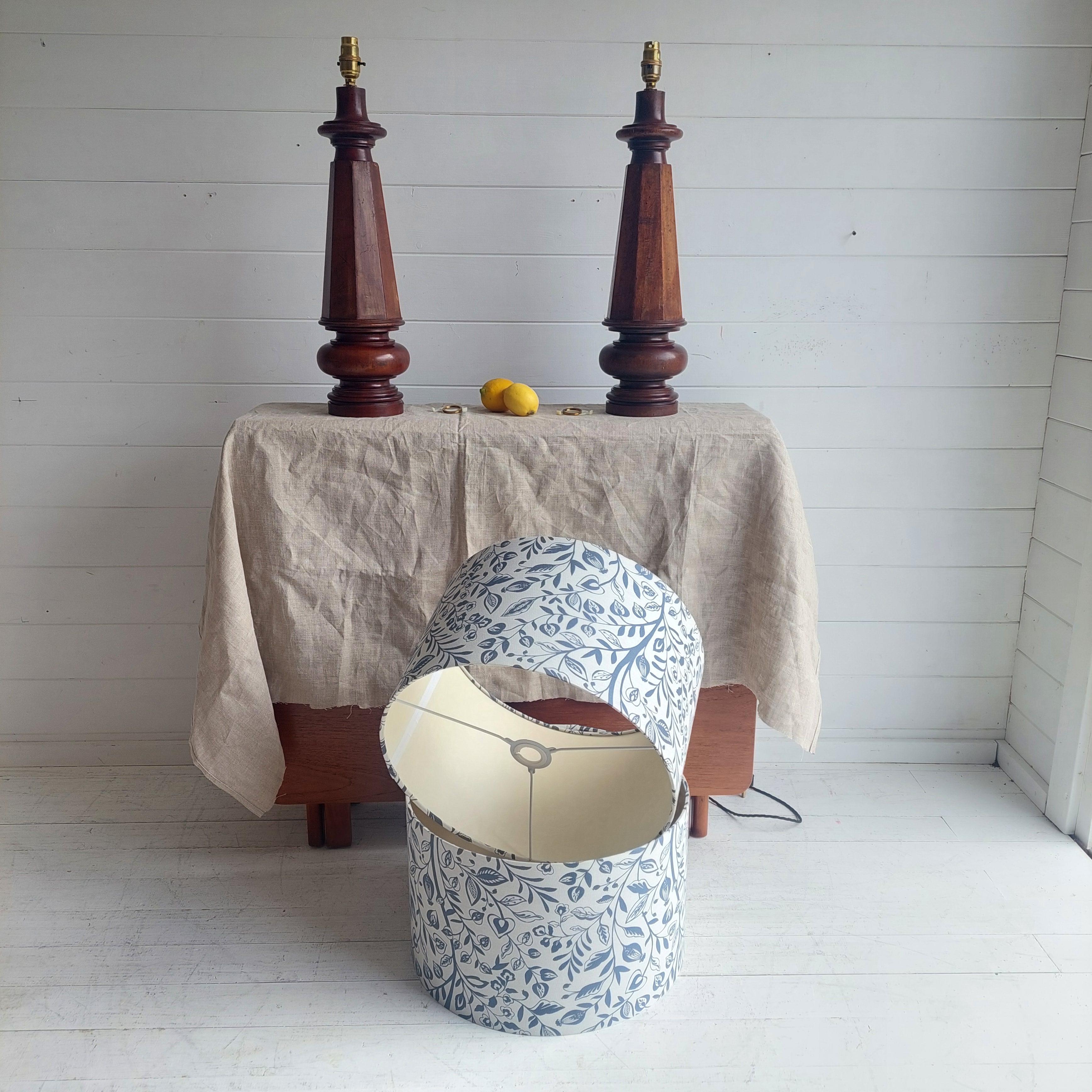 Antique Victorian Set Of 2 Walnut Table Lamp, Turned Lamp With Shades, 1800s In Good Condition In Leamington Spa, GB