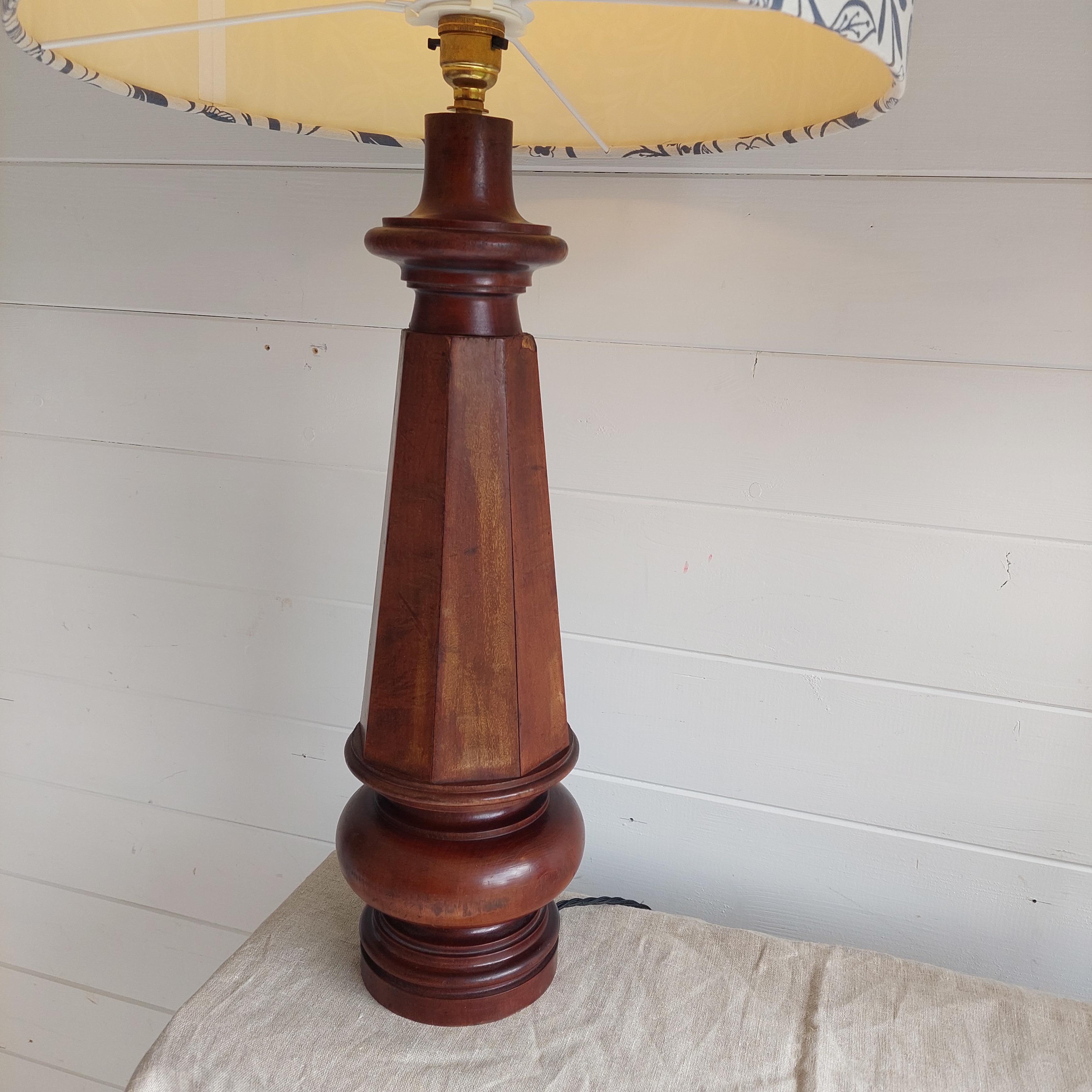 Antique Victorian Set Of 2 Walnut Table Lamp, Turned Lamp With Shades, 1800s 1