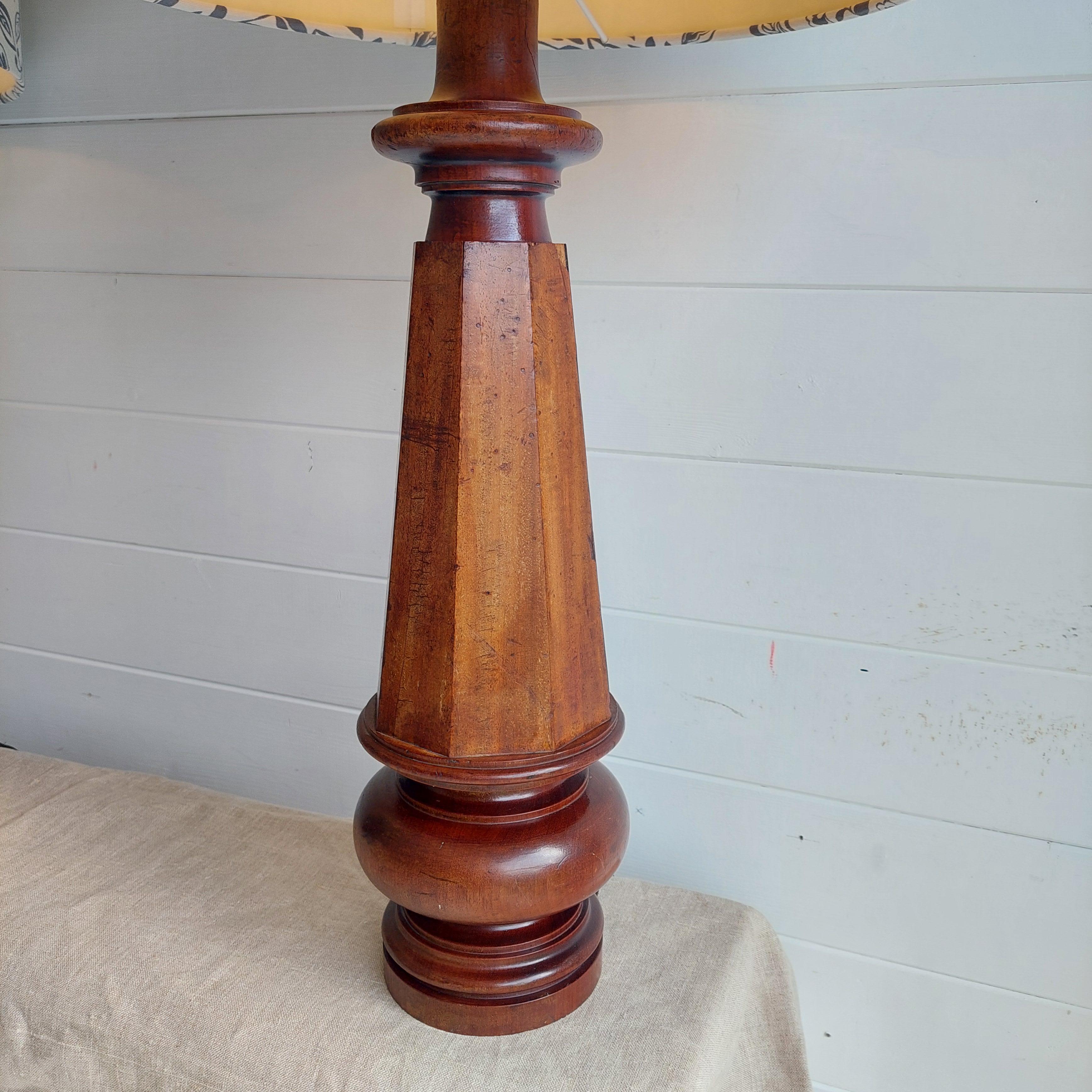 Antique Victorian Set Of 2 Walnut Table Lamp, Turned Lamp With Shades, 1800s 2