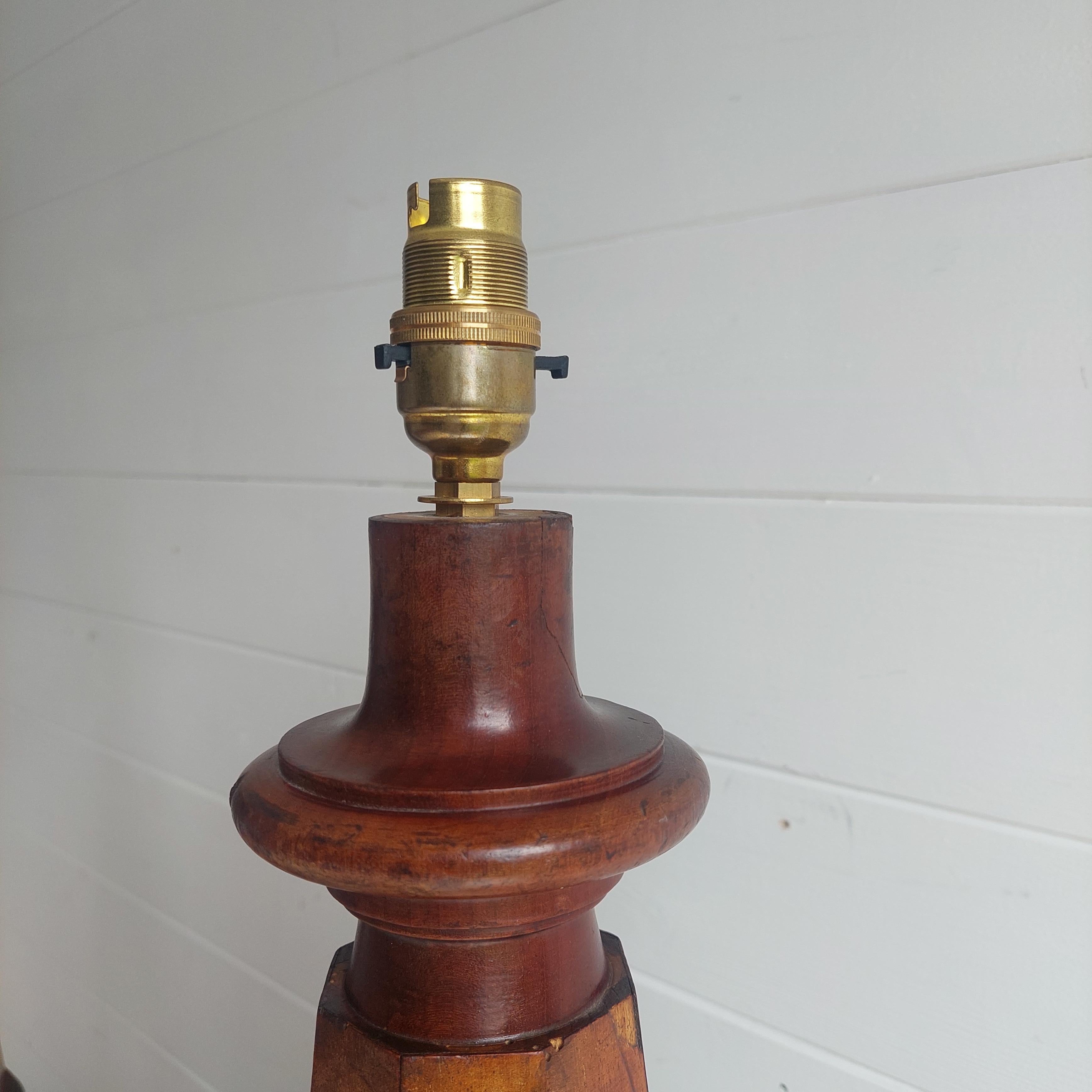 Antique Victorian Set Of 2 Walnut Table Lamp, Turned Lamp With Shades, 1800s 3