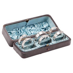 Antikes viktorianisches Set aus 6 Serviettenringen aus Servietten, dekoriert mit Blumenmotiven