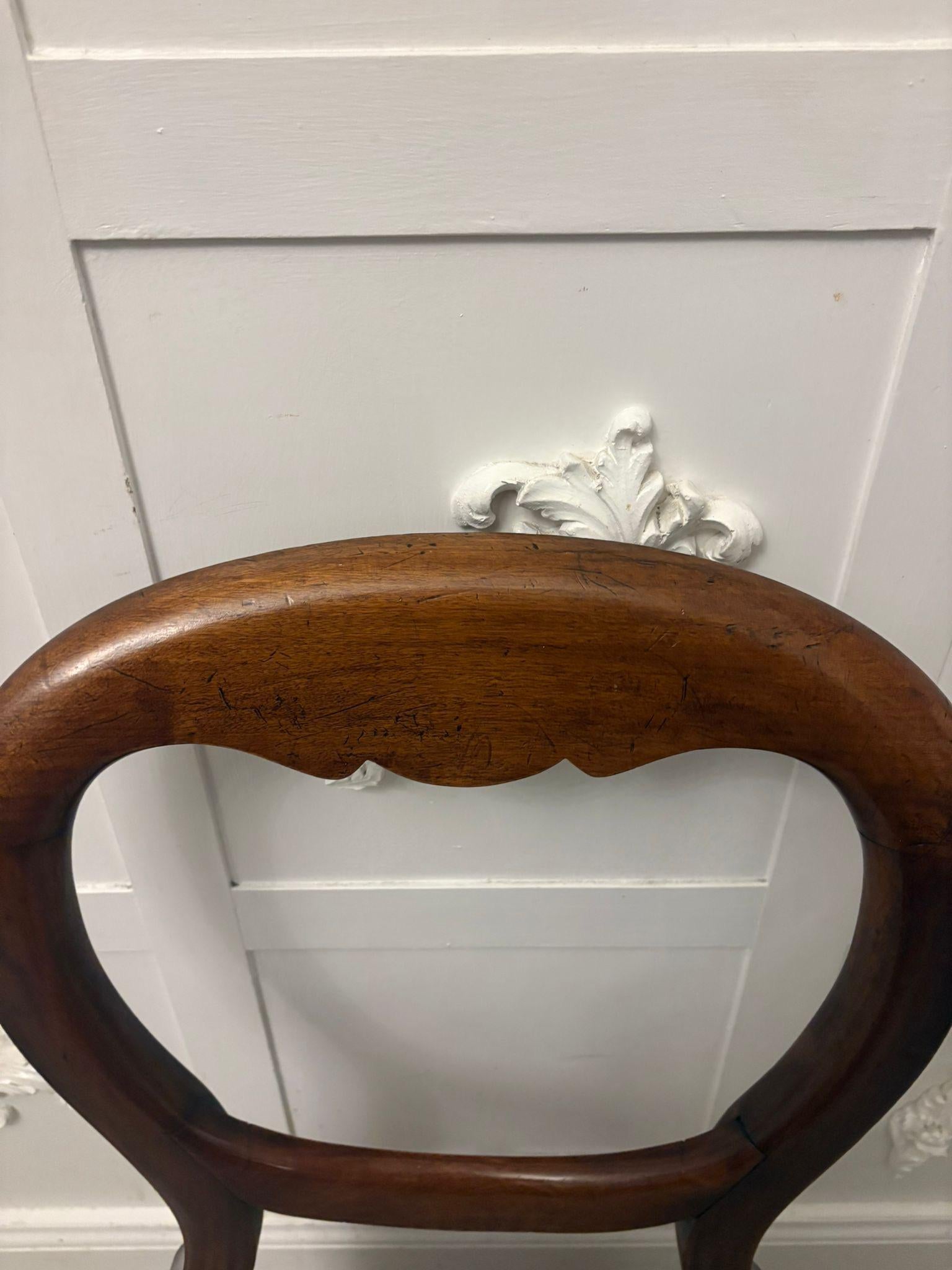 Antique Victorian Set of Four Quality Mahogany Balloon-Back Dining Chairs In Good Condition For Sale In Suffolk, GB