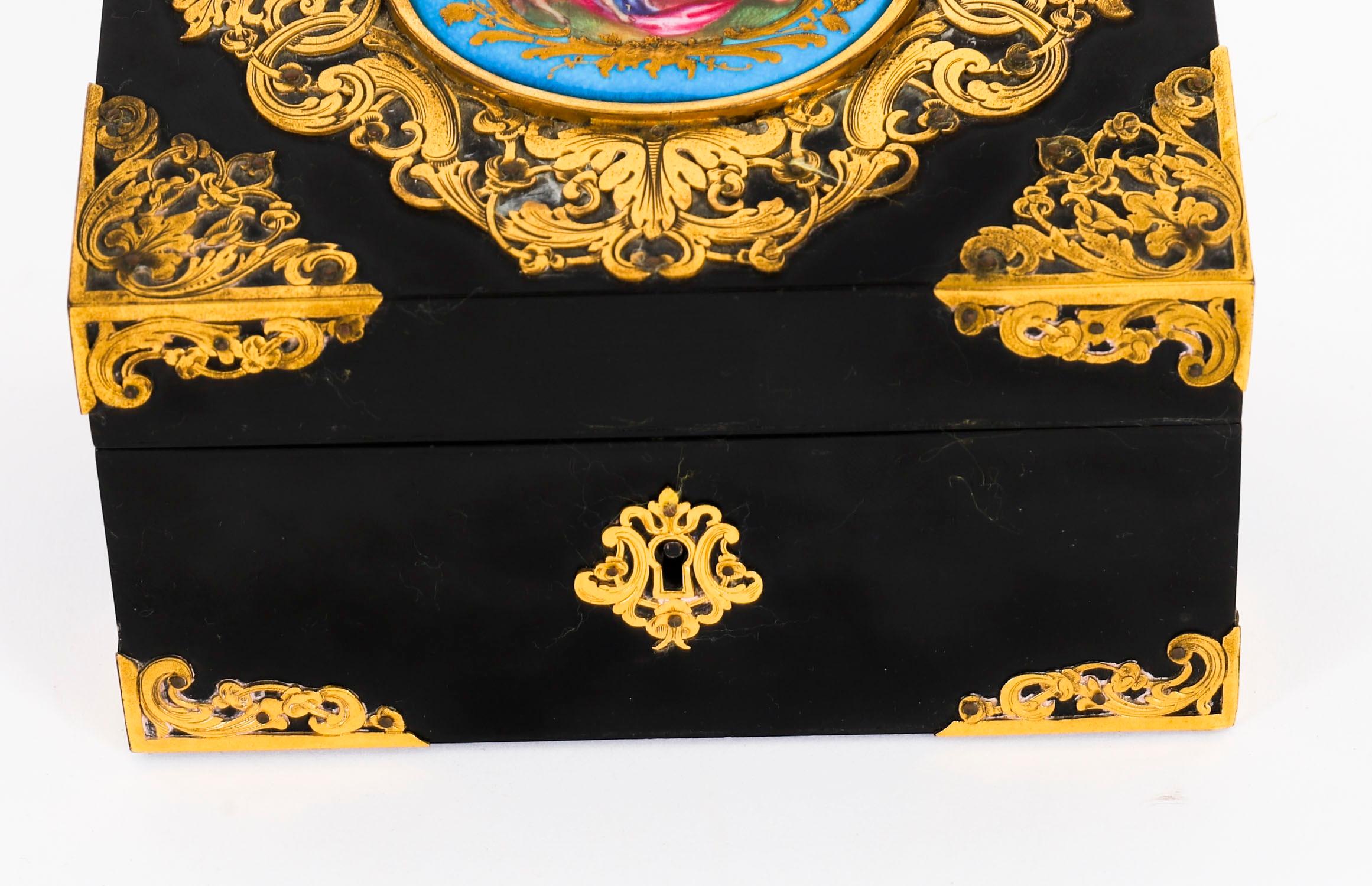 Victorien Coffret à bijoux victorien ancien à monture de Sèvres et d'orfèvrerie 19ème siècle en vente
