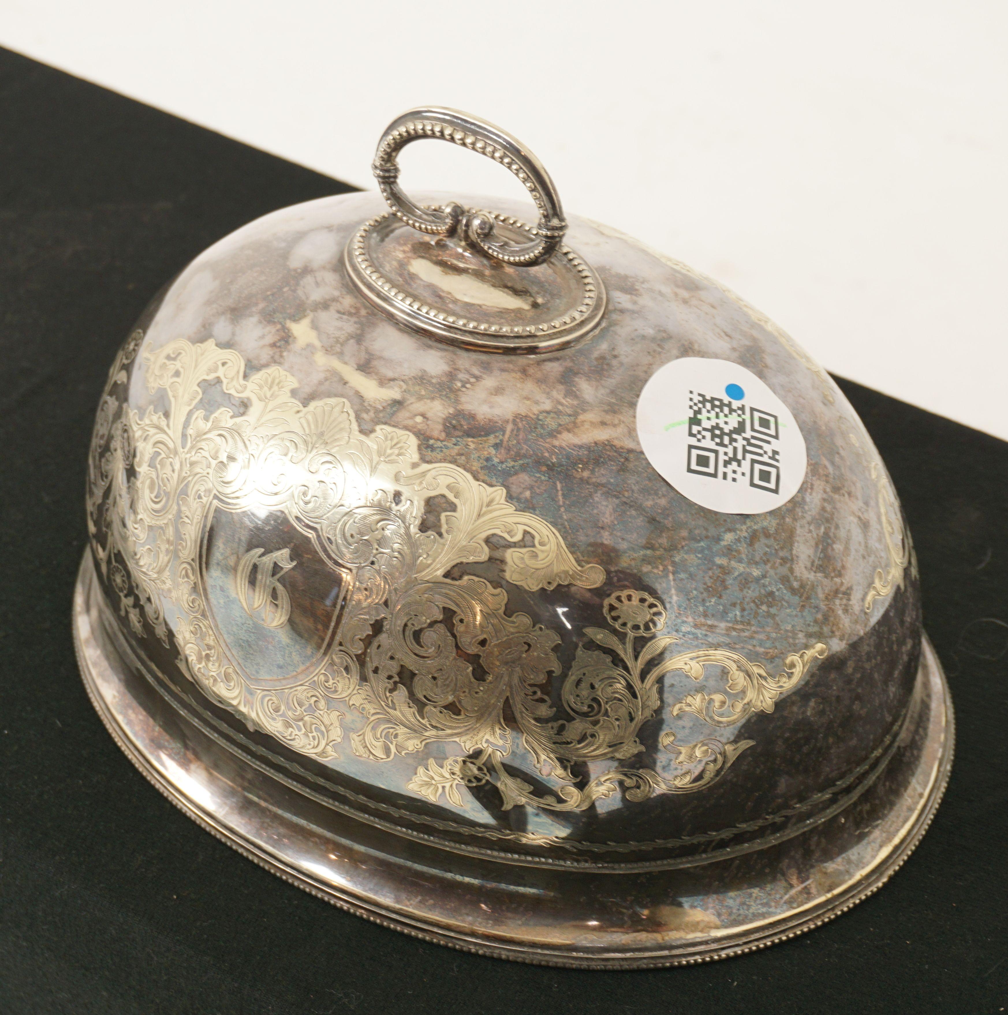 Antique Victorian Sheffield silver plate dome or food cover, England 1890, H626

England 1890
Silver plate
Wonderful shaped handle
Engraved on both sides with a plethora of ferns and monogrammed
Shows some denting in three spots
With a narrow