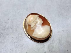 Antico ciondolo conchiglia cammeo Athena in oro, circa 1860-1880