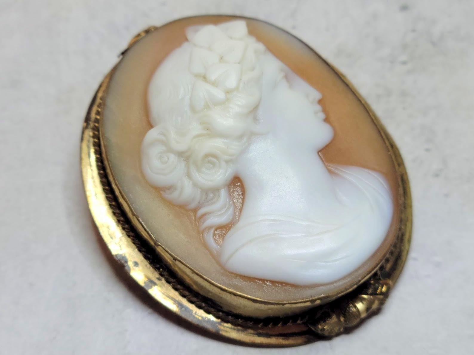 Women's Antique Victorian Shell Cameo Brooch For Sale