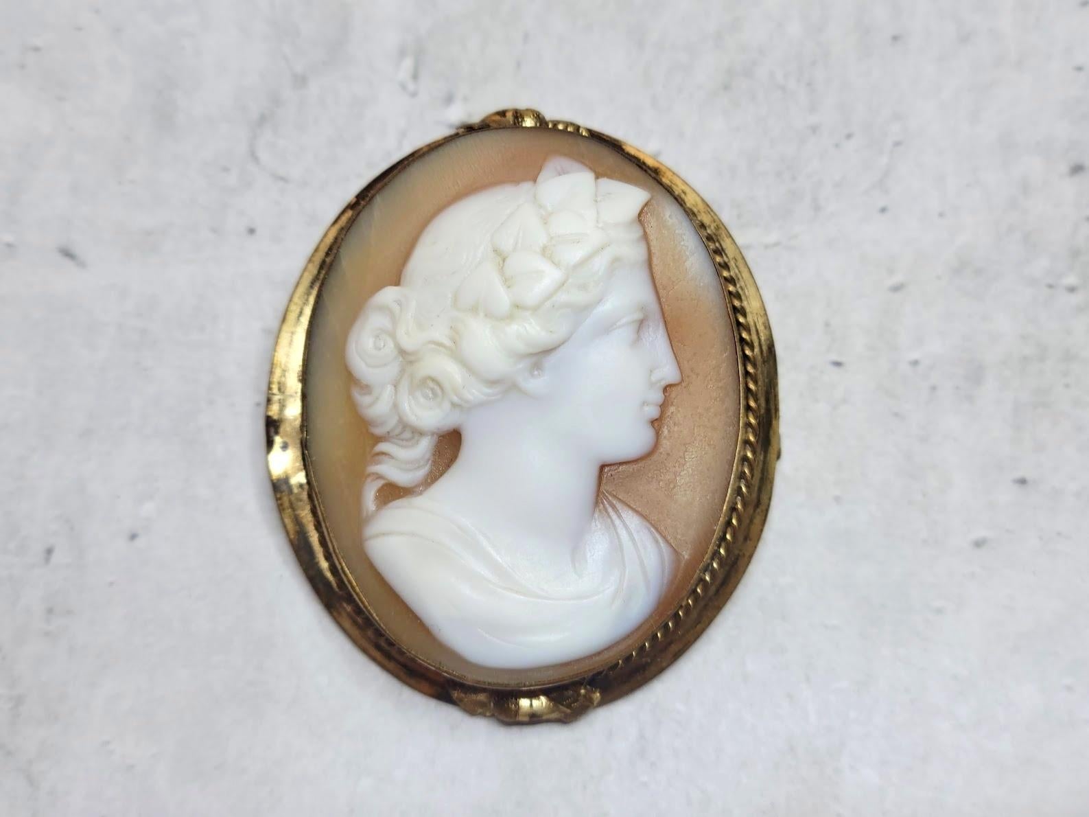 Antique Victorian Shell Cameo Brooch For Sale 1