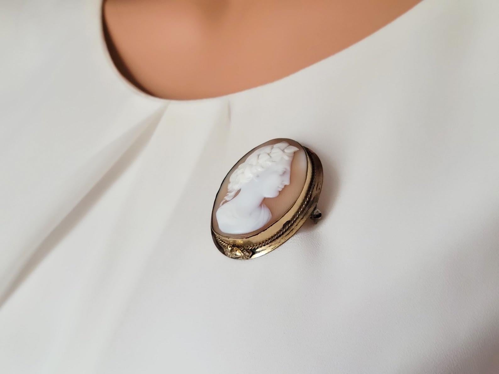 Antique Victorian Shell Cameo Brooch For Sale 3