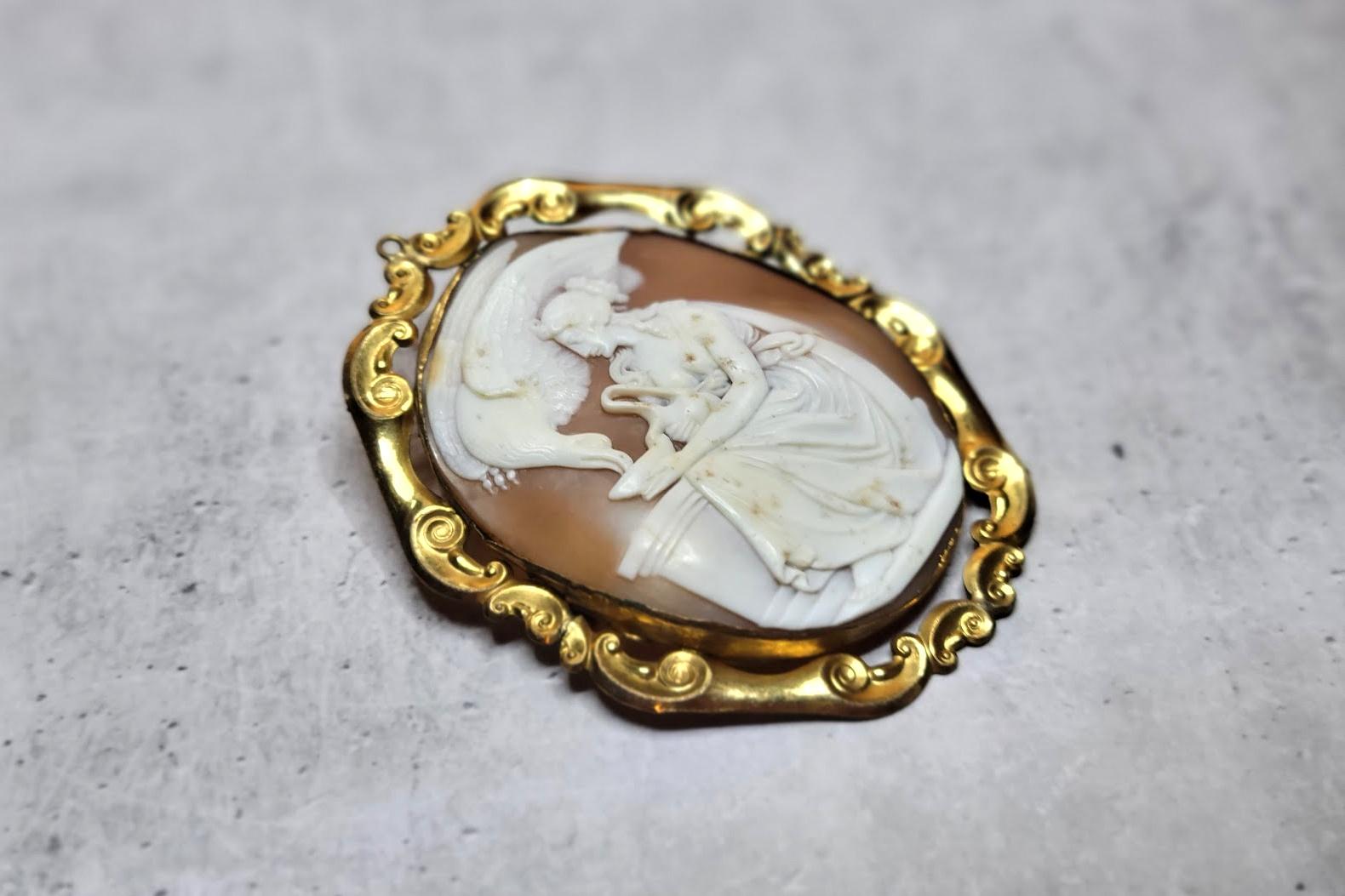 Women's or Men's Antique Victorian Shell Cameo Brooch Hebe Feeding the Eagle of Zeus